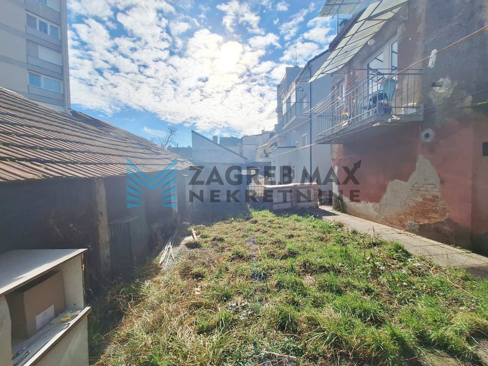 Zagreb - TREŠNJEVKA - Mokrička - garsonijera - 12 m2 - za adaptaciju