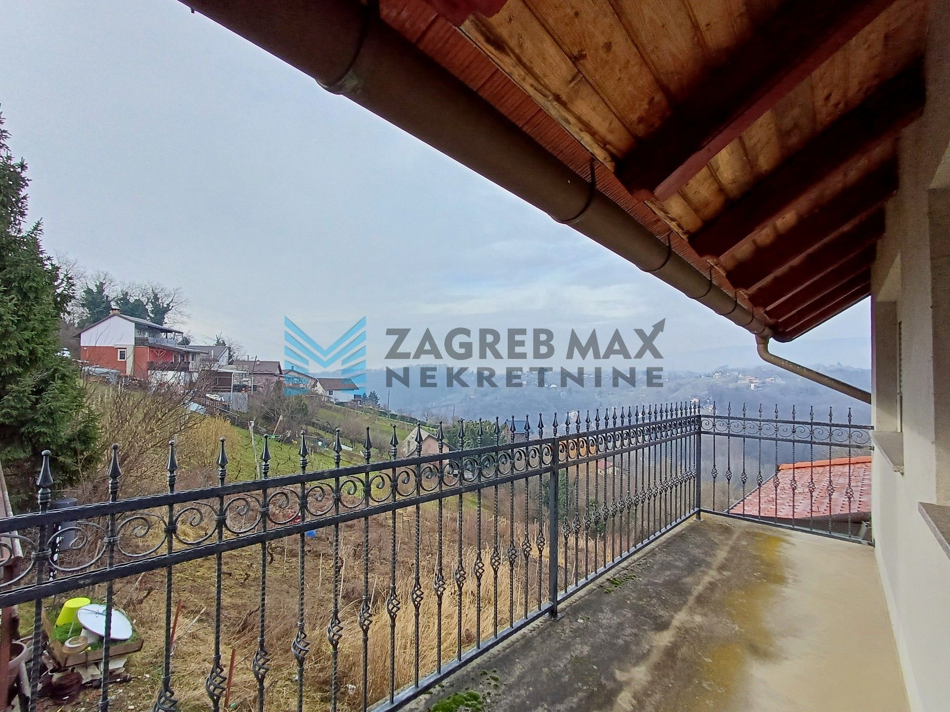 Zagreb - NOVOSELEC - Veliki Vrh - 2 kuće, garaža, dvorište, terasa, pogled