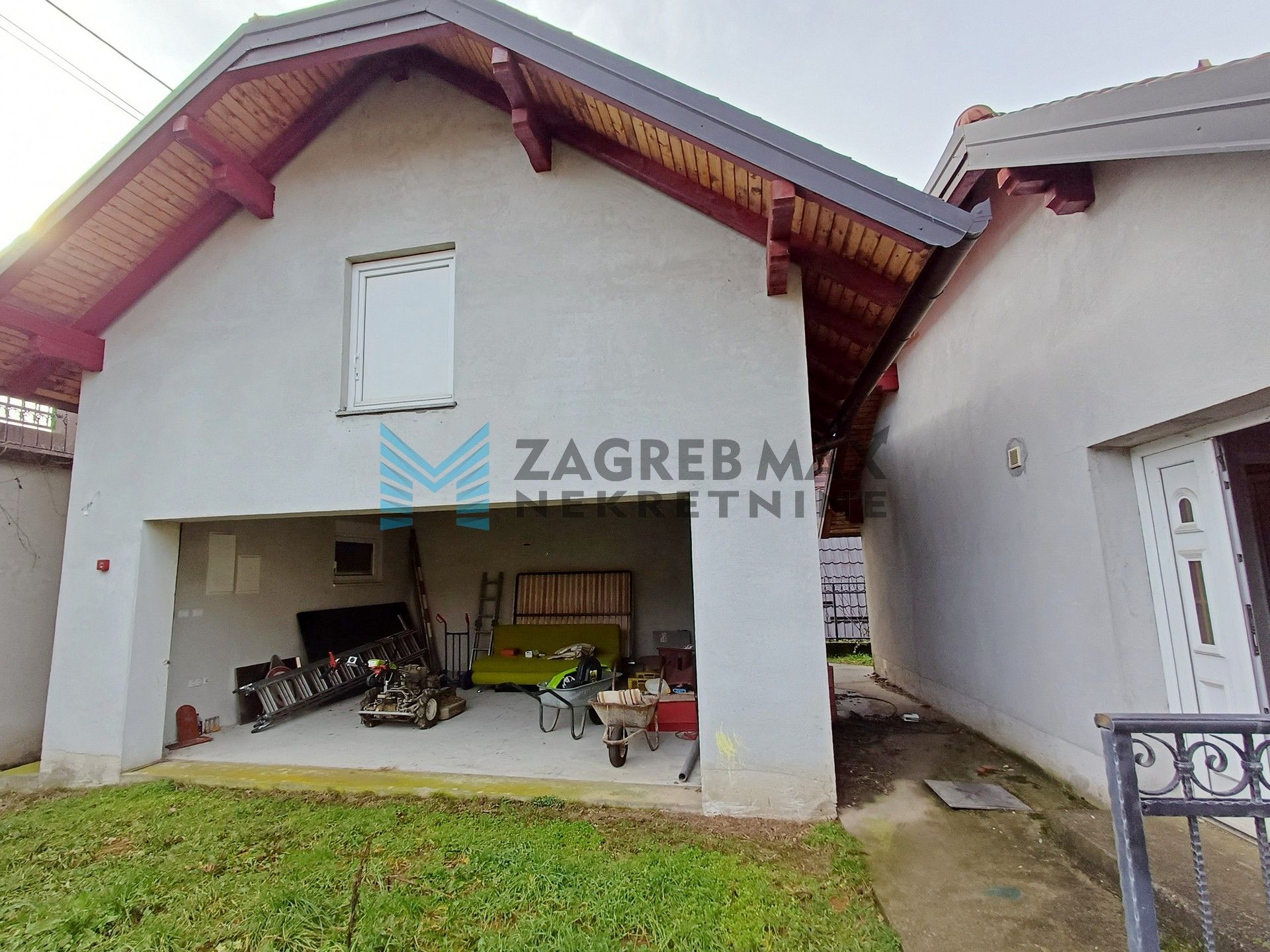 Zagreb - NOVOSELEC - Veliki Vrh - 2 kuće, garaža, dvorište, terasa, pogled