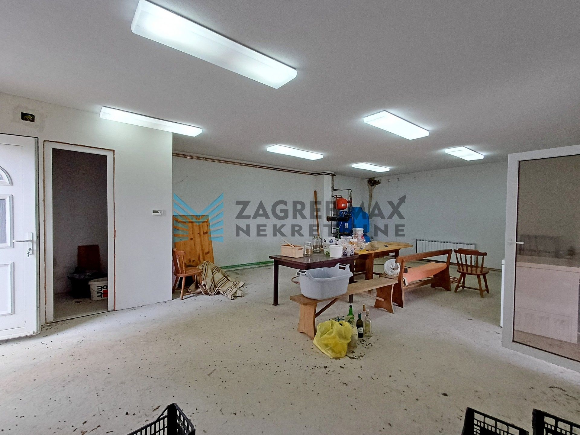 Zagreb - NOVOSELEC - Veliki Vrh - 2 kuće, garaža, dvorište, terasa, pogled