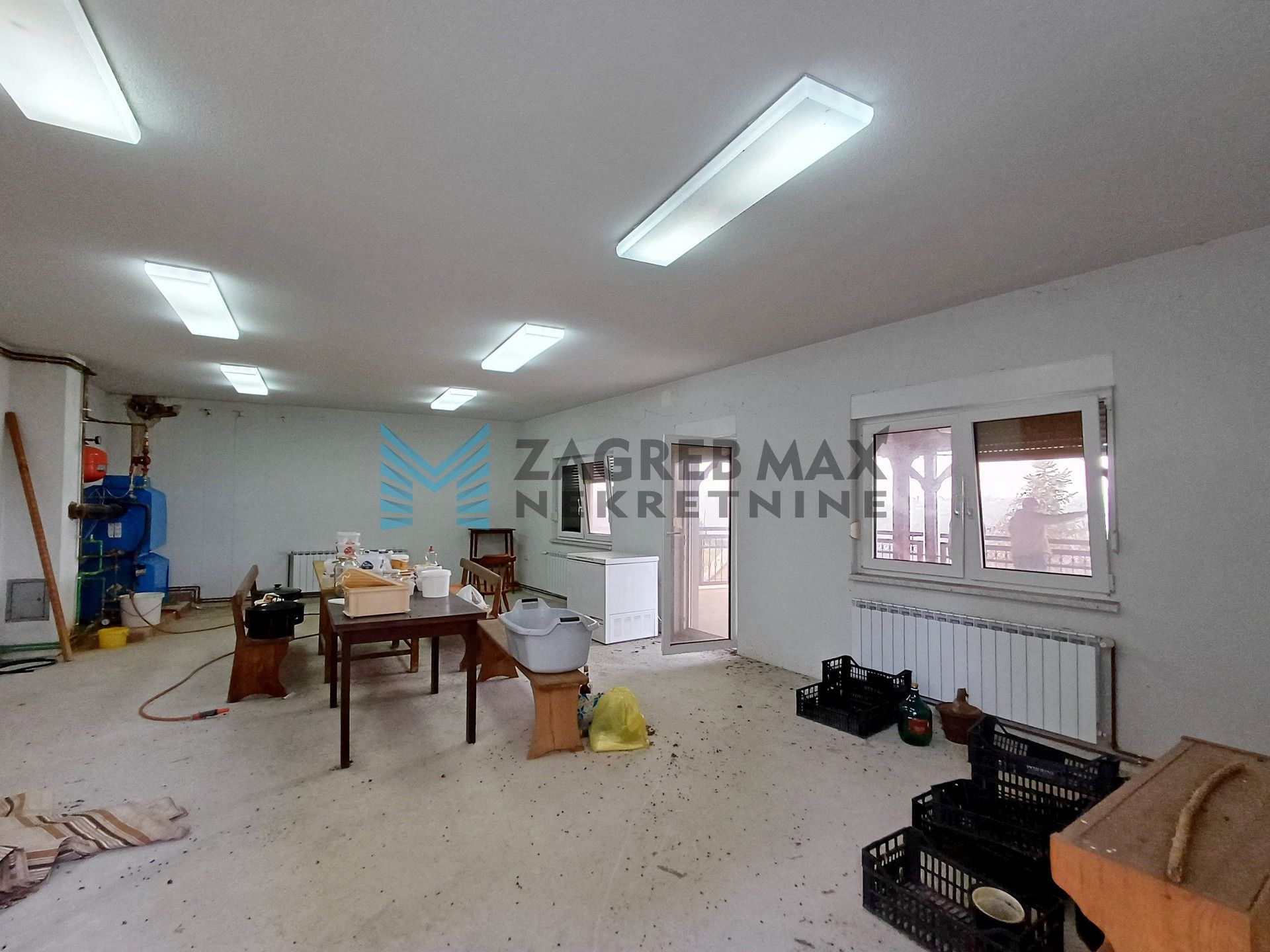 Zagreb - NOVOSELEC - Veliki Vrh - 2 kuće, garaža, dvorište, terasa, pogled