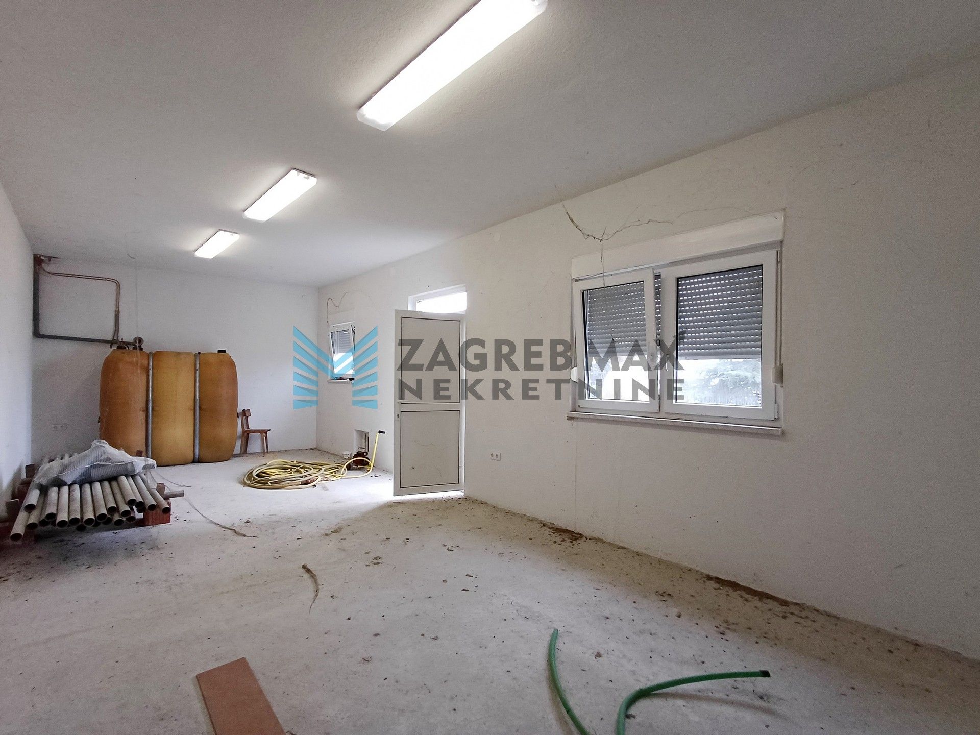 Zagreb - NOVOSELEC - Veliki Vrh - 2 kuće, garaža, dvorište, terasa, pogled