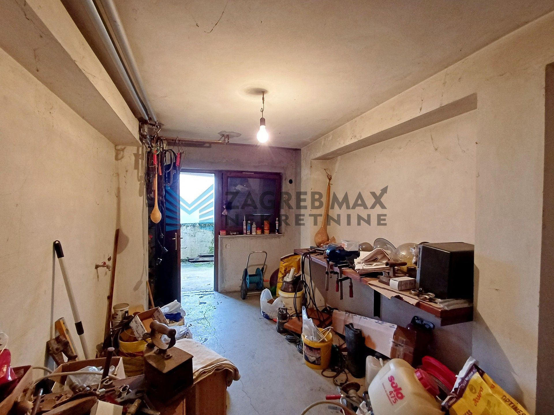 Zagreb - NOVOSELEC - Veliki Vrh - 2 kuće, garaža, dvorište, terasa, pogled