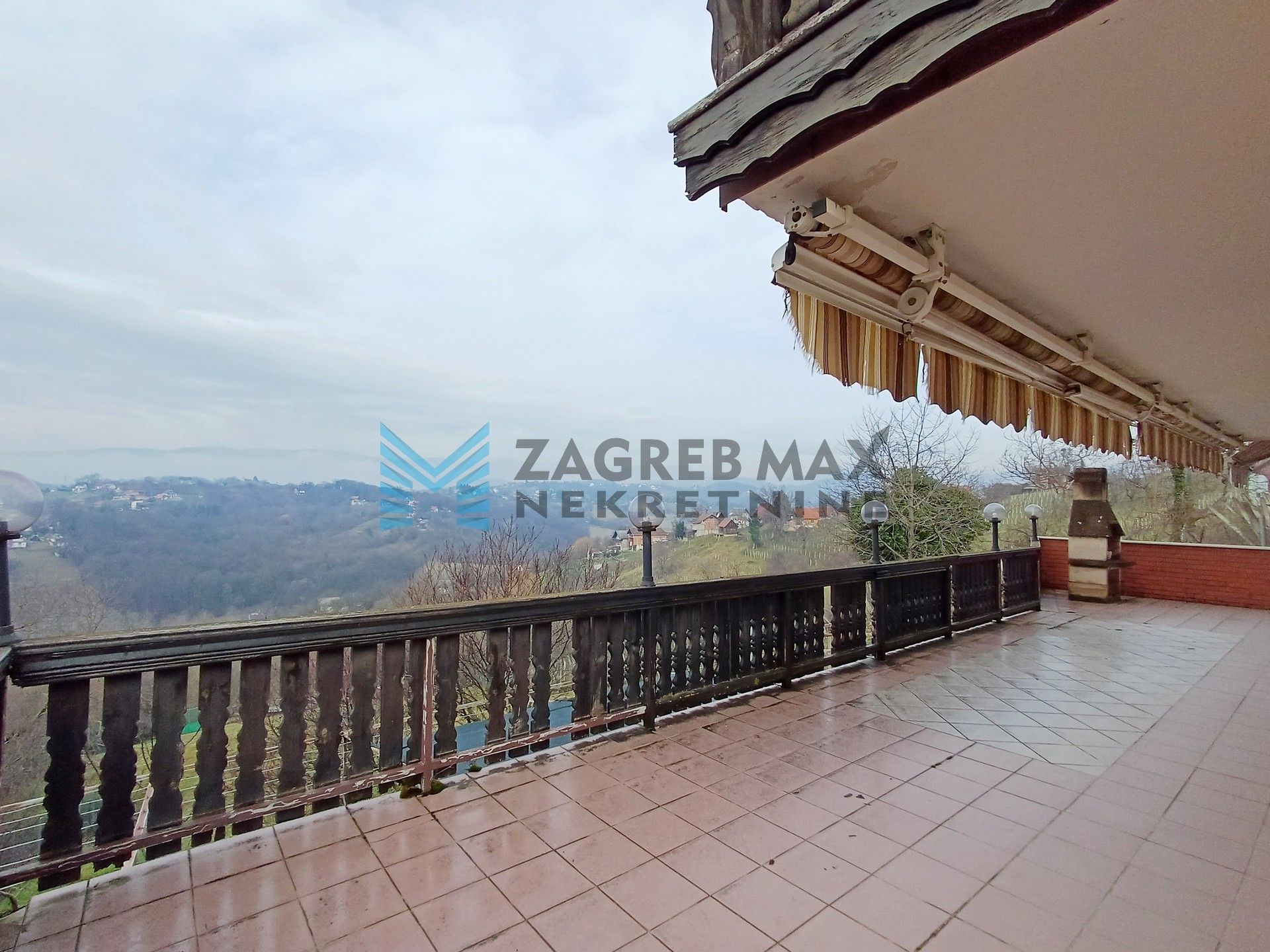 Zagreb - NOVOSELEC - Veliki Vrh - 2 kuće, garaža, dvorište, terasa, pogled