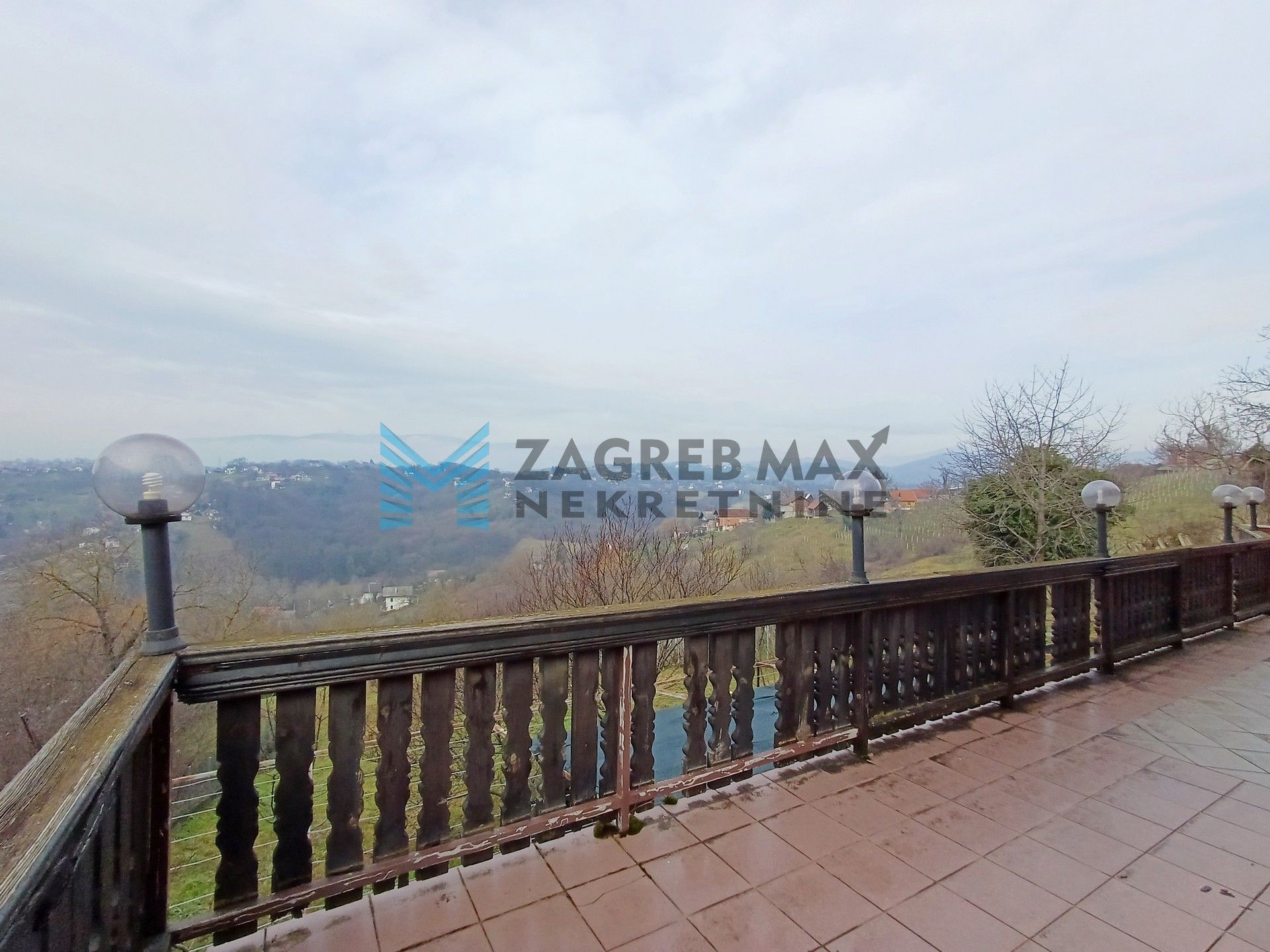 Zagreb - NOVOSELEC - Veliki Vrh - 2 kuće, garaža, dvorište, terasa, pogled