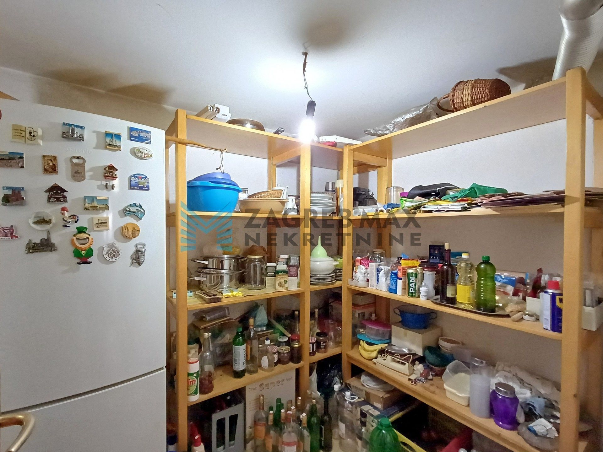 Zagreb - NOVOSELEC - Veliki Vrh - 2 kuće, garaža, dvorište, terasa, pogled