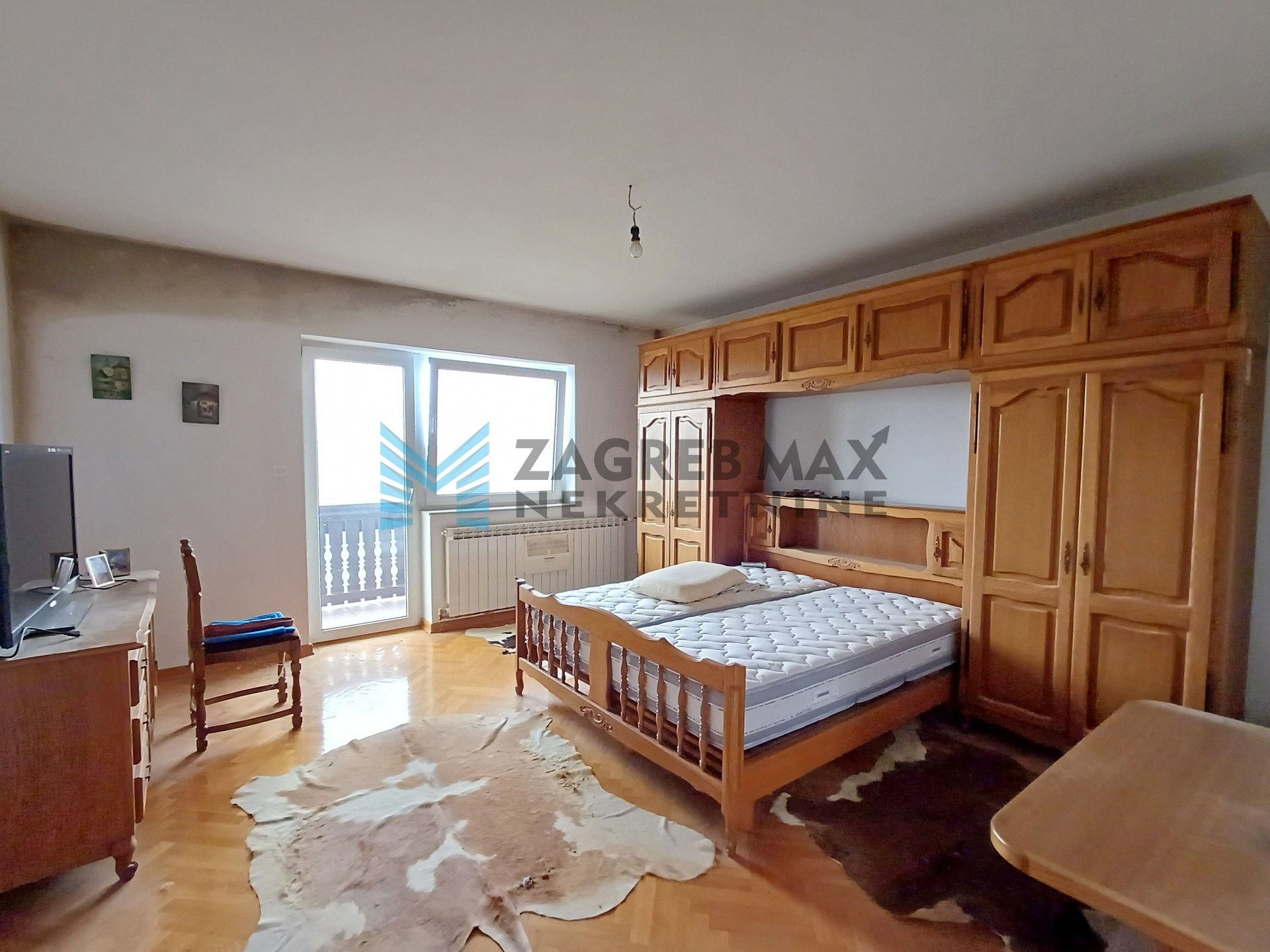 Zagreb - NOVOSELEC - Veliki Vrh - 2 kuće, garaža, dvorište, terasa, pogled