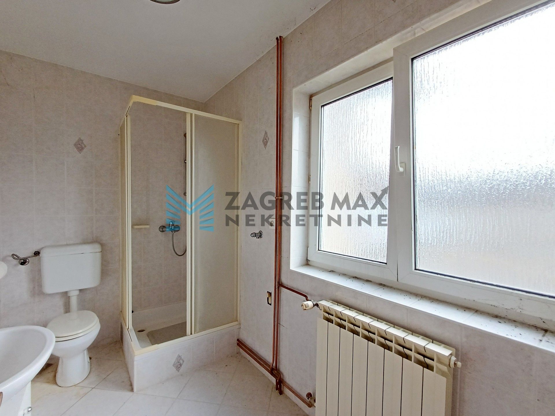 Zagreb - NOVOSELEC - Veliki Vrh - 2 kuće, garaža, dvorište, terasa, pogled