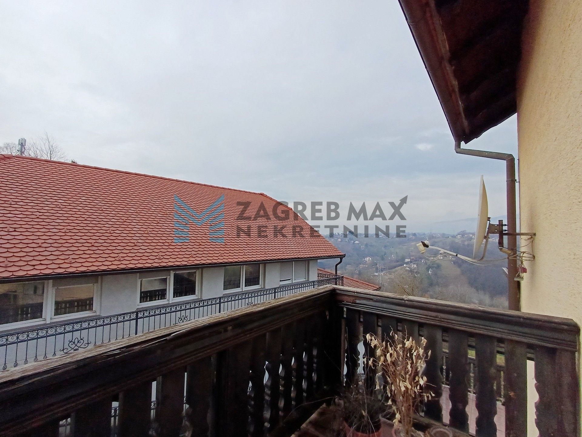 Zagreb - NOVOSELEC - Veliki Vrh - 2 kuće, garaža, dvorište, terasa, pogled