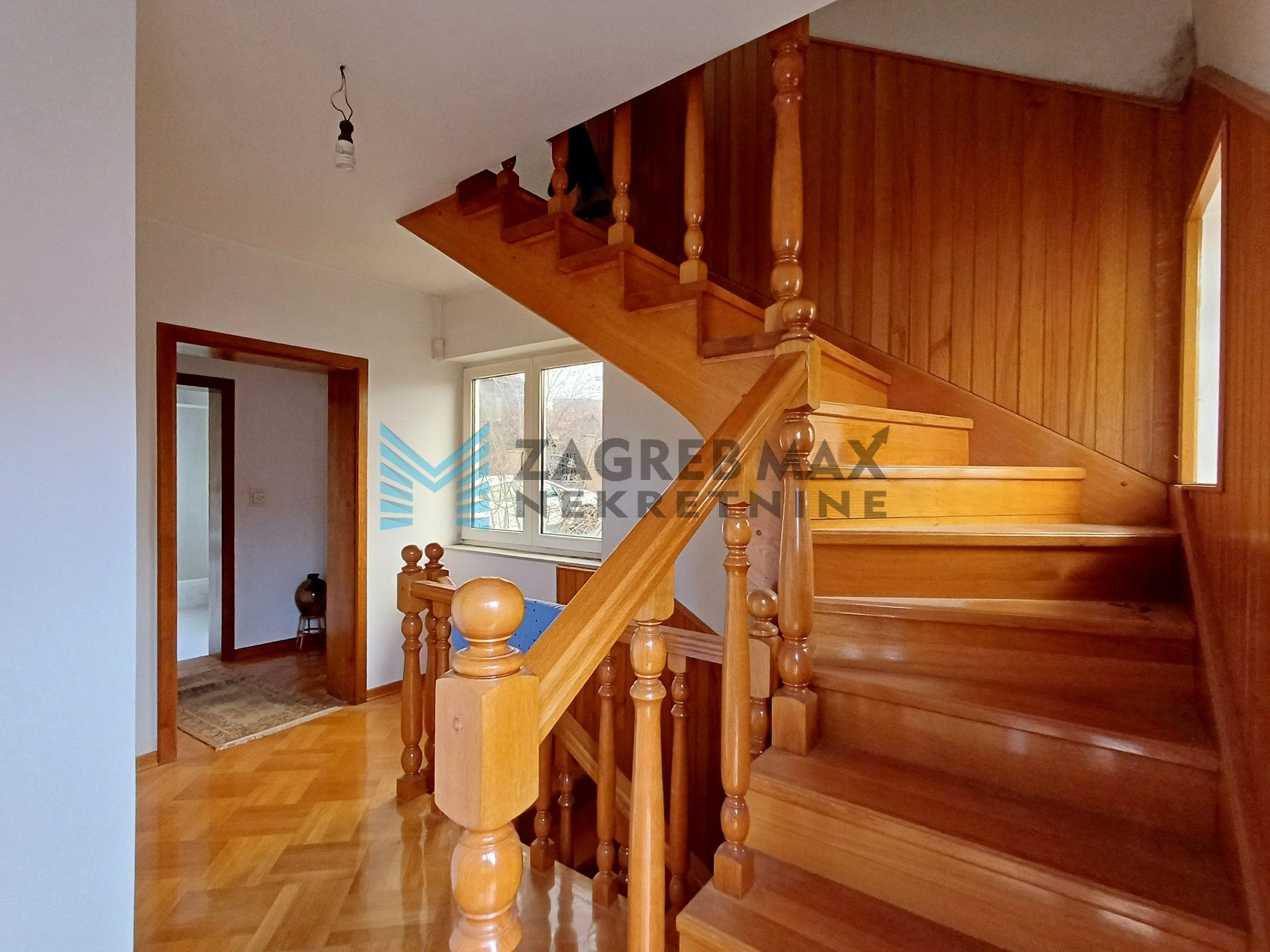 Zagreb - NOVOSELEC - Veliki Vrh - 2 kuće, garaža, dvorište, terasa, pogled