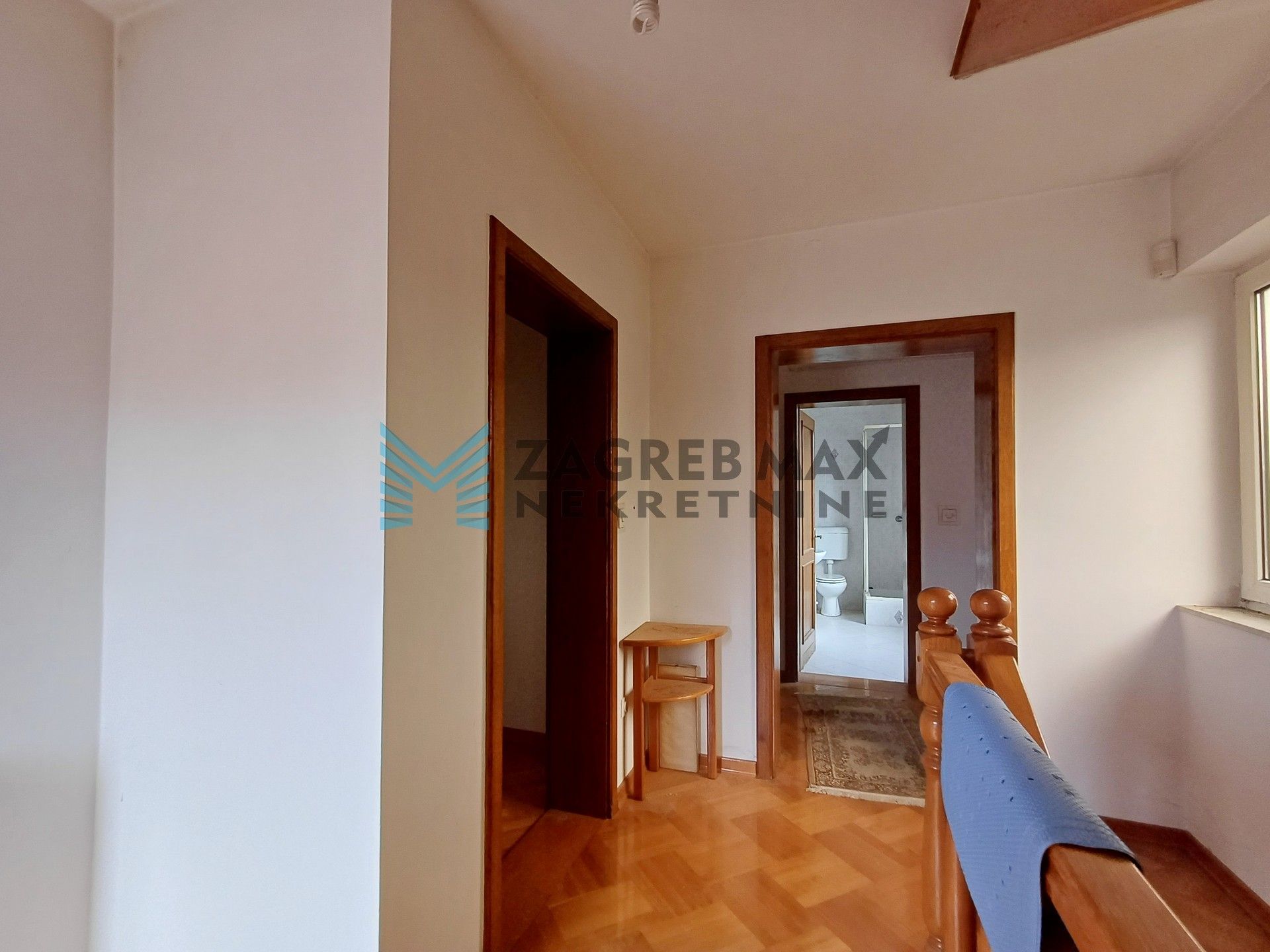 Zagreb - NOVOSELEC - Veliki Vrh - 2 kuće, garaža, dvorište, terasa, pogled