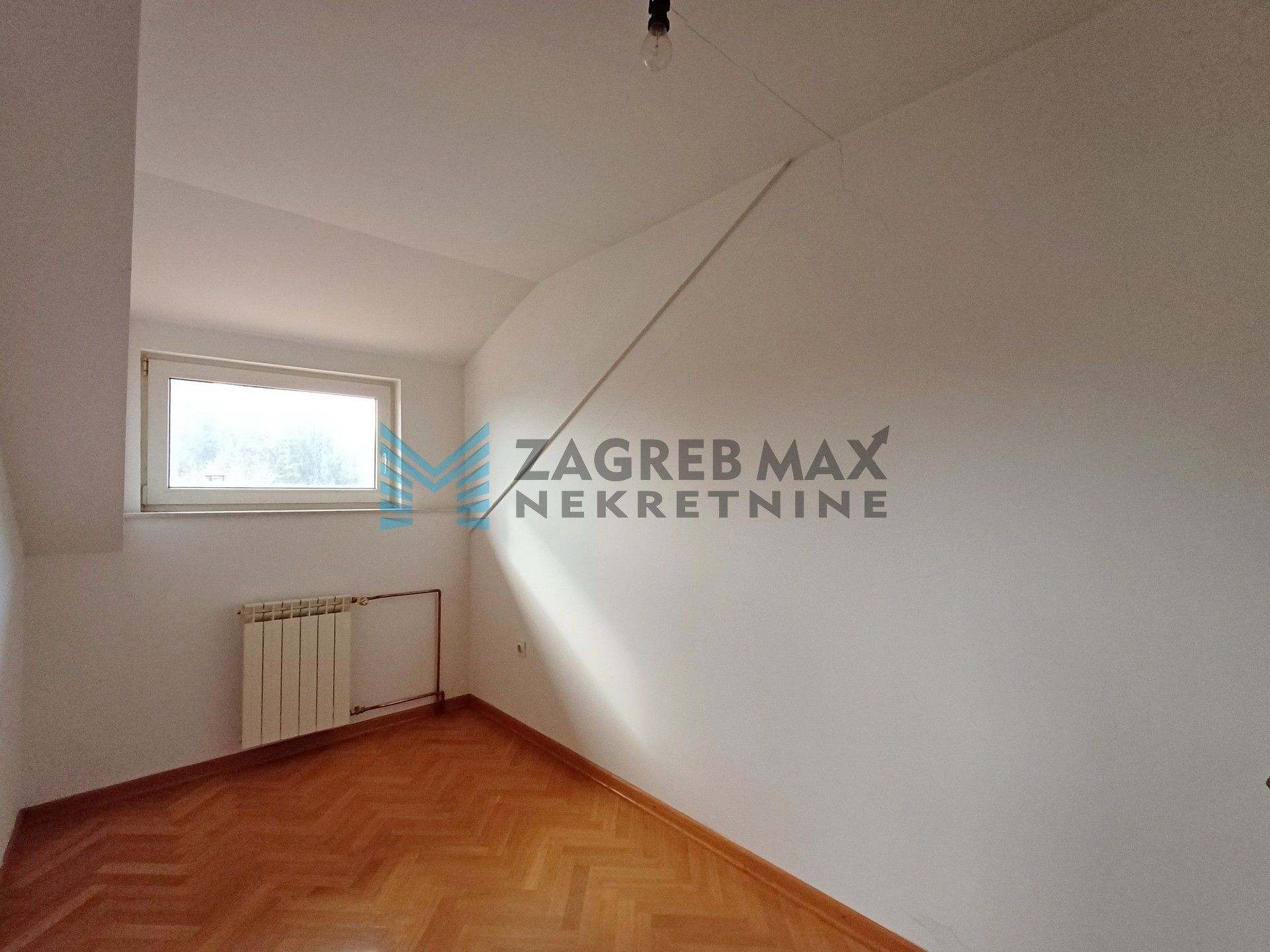 Zagreb - NOVOSELEC - Veliki Vrh - 2 kuće, garaža, dvorište, terasa, pogled