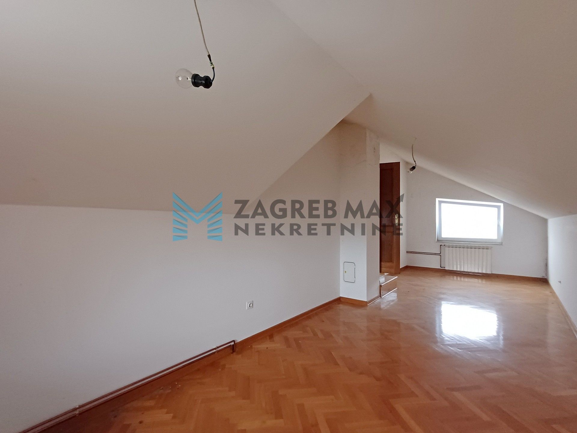 Zagreb - NOVOSELEC - Veliki Vrh - 2 kuće, garaža, dvorište, terasa, pogled