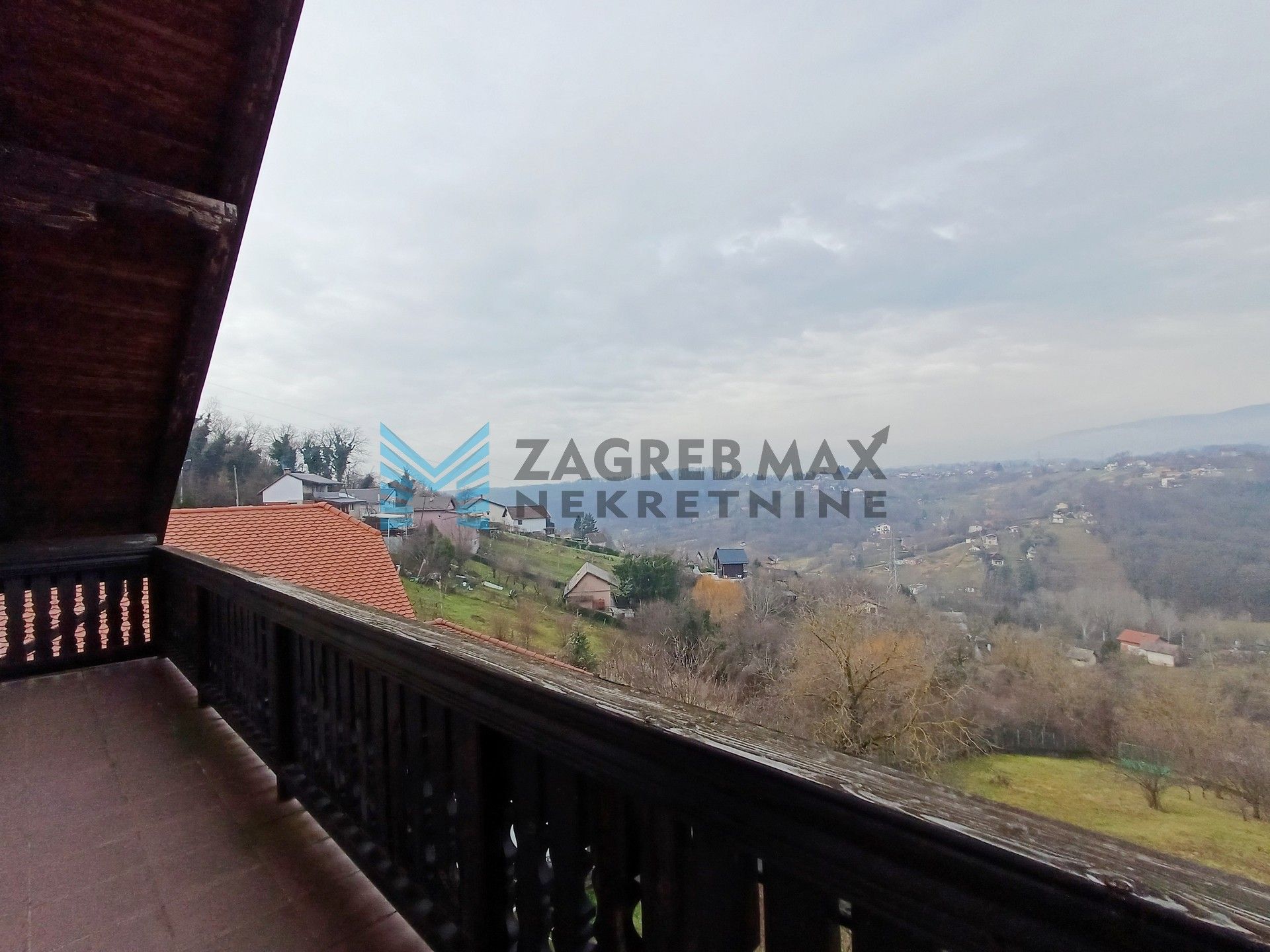 Zagreb - NOVOSELEC - Veliki Vrh - 2 kuće, garaža, dvorište, terasa, pogled