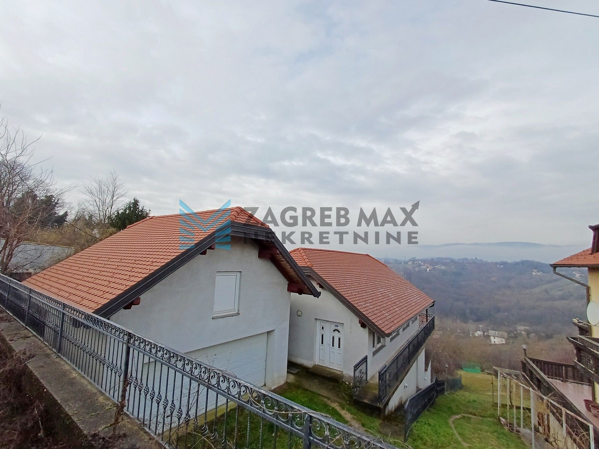 Zagreb - NOVOSELEC - Veliki Vrh - 2 kuće, garaža, dvorište, terasa, pogled