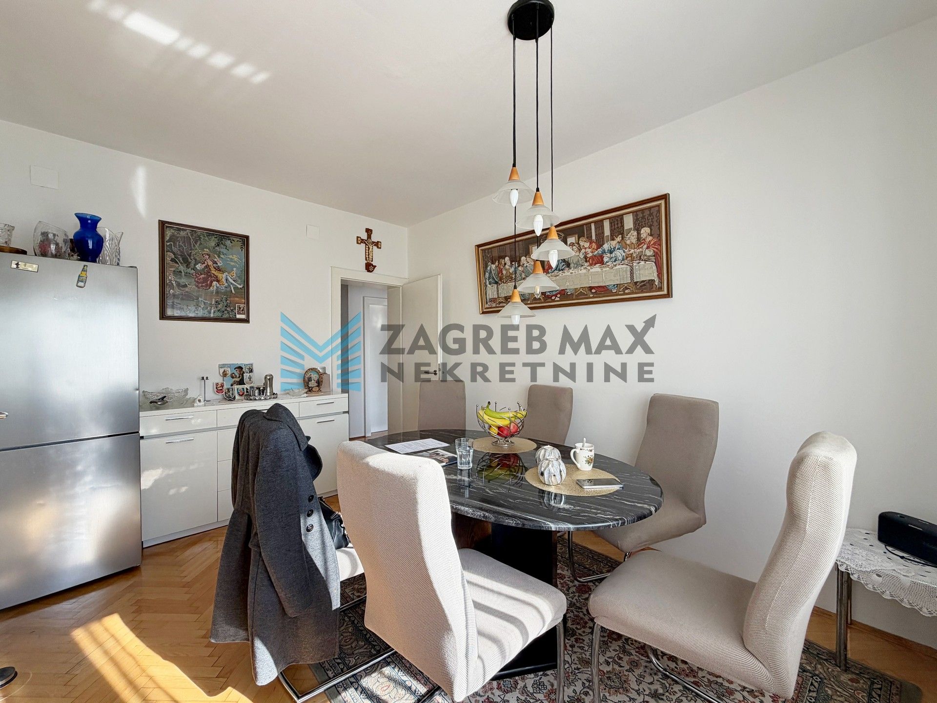 Zagreb - SESVETE - Krašnjanska - kuća, dvorište, terasa, balkoni, garaža, mirno