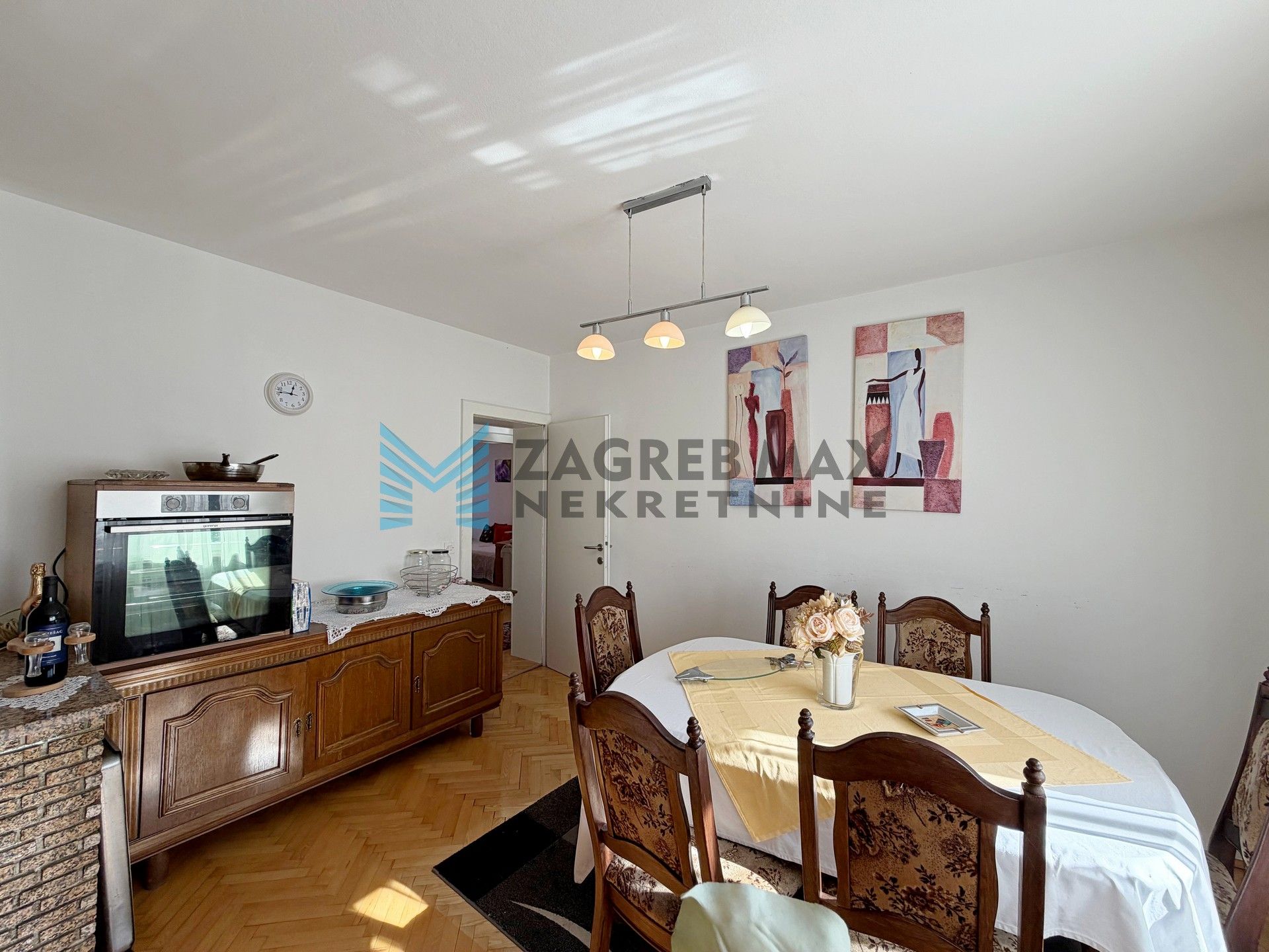 Zagreb - SESVETE - Krašnjanska - kuća, dvorište, terasa, balkoni, garaža, mirno