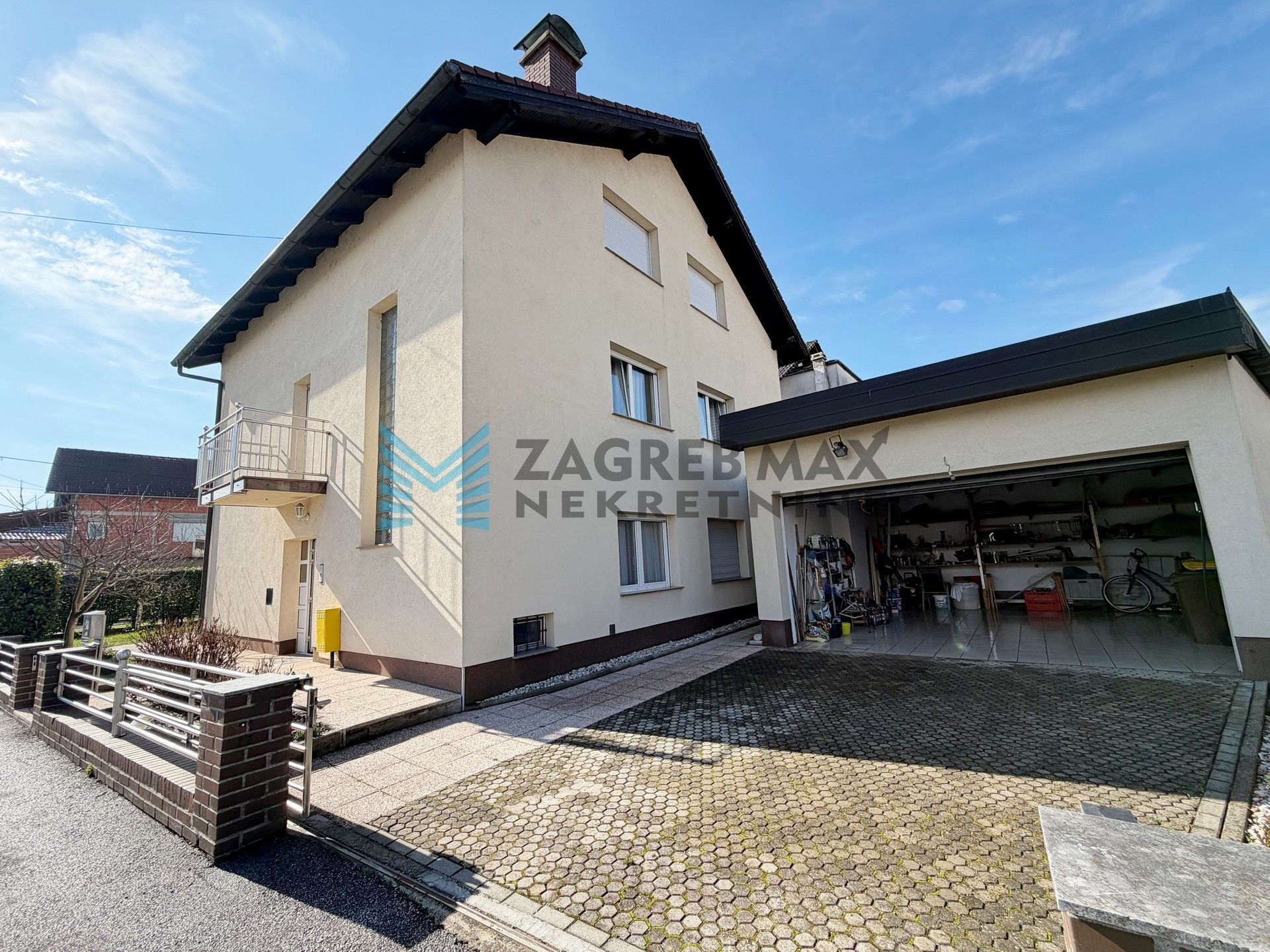 Zagreb - SESVETE - Krašnjanska - kuća, dvorište, terasa, balkoni, garaža, mirno