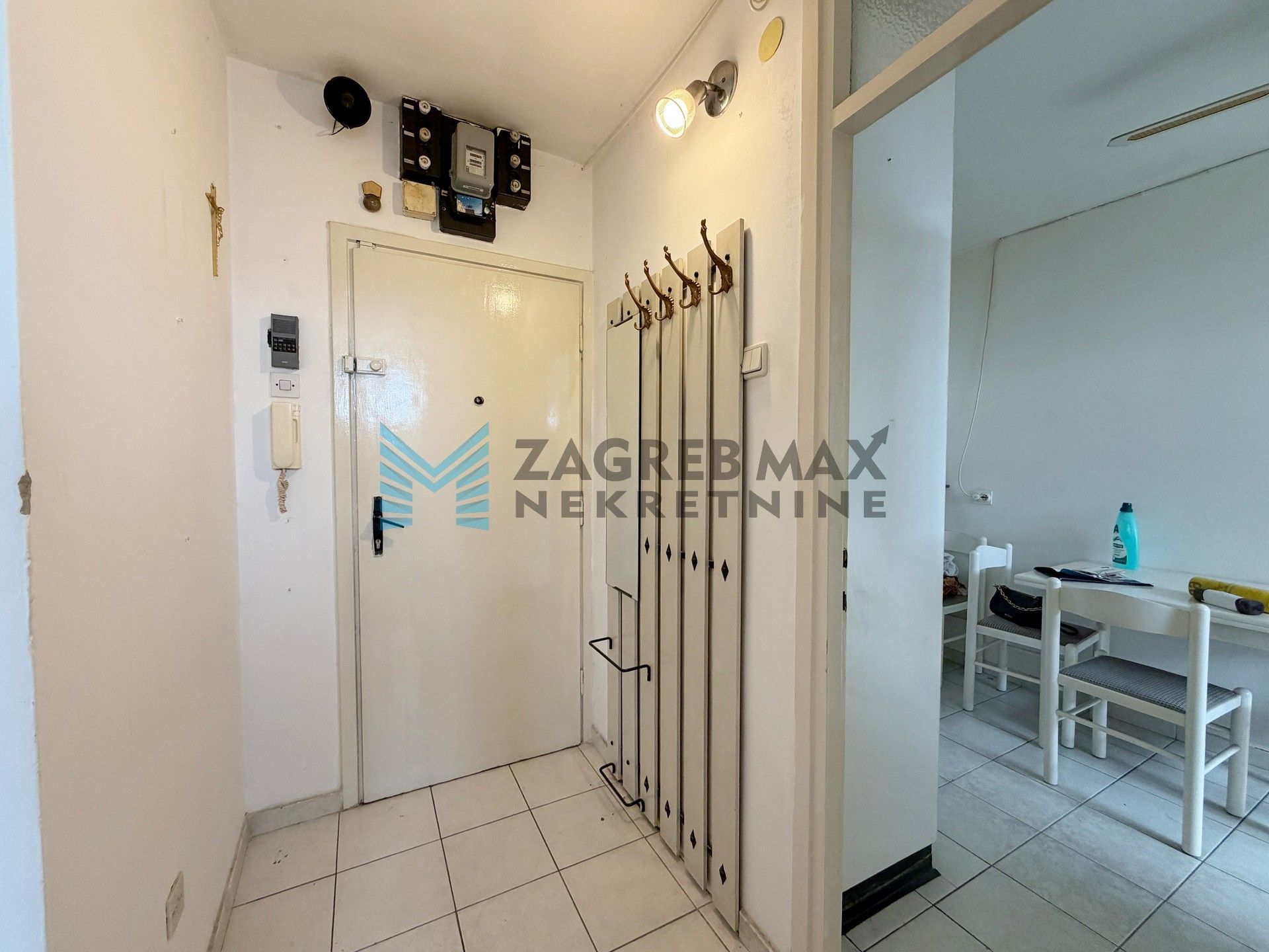 Zagreb - KNEŽIJA - R.Bićanića - 30 m2, lift, spremište