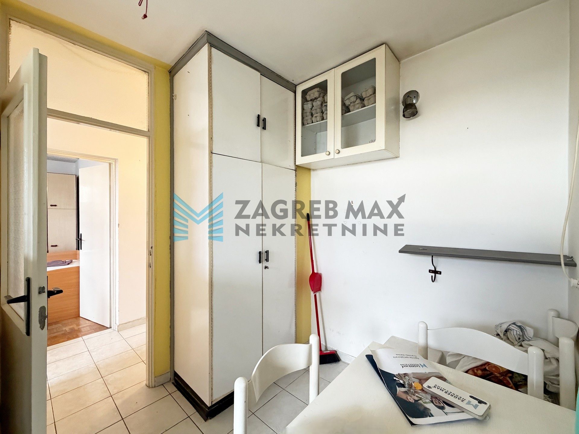 Zagreb - KNEŽIJA - R.Bićanića - 30 m2, lift, spremište