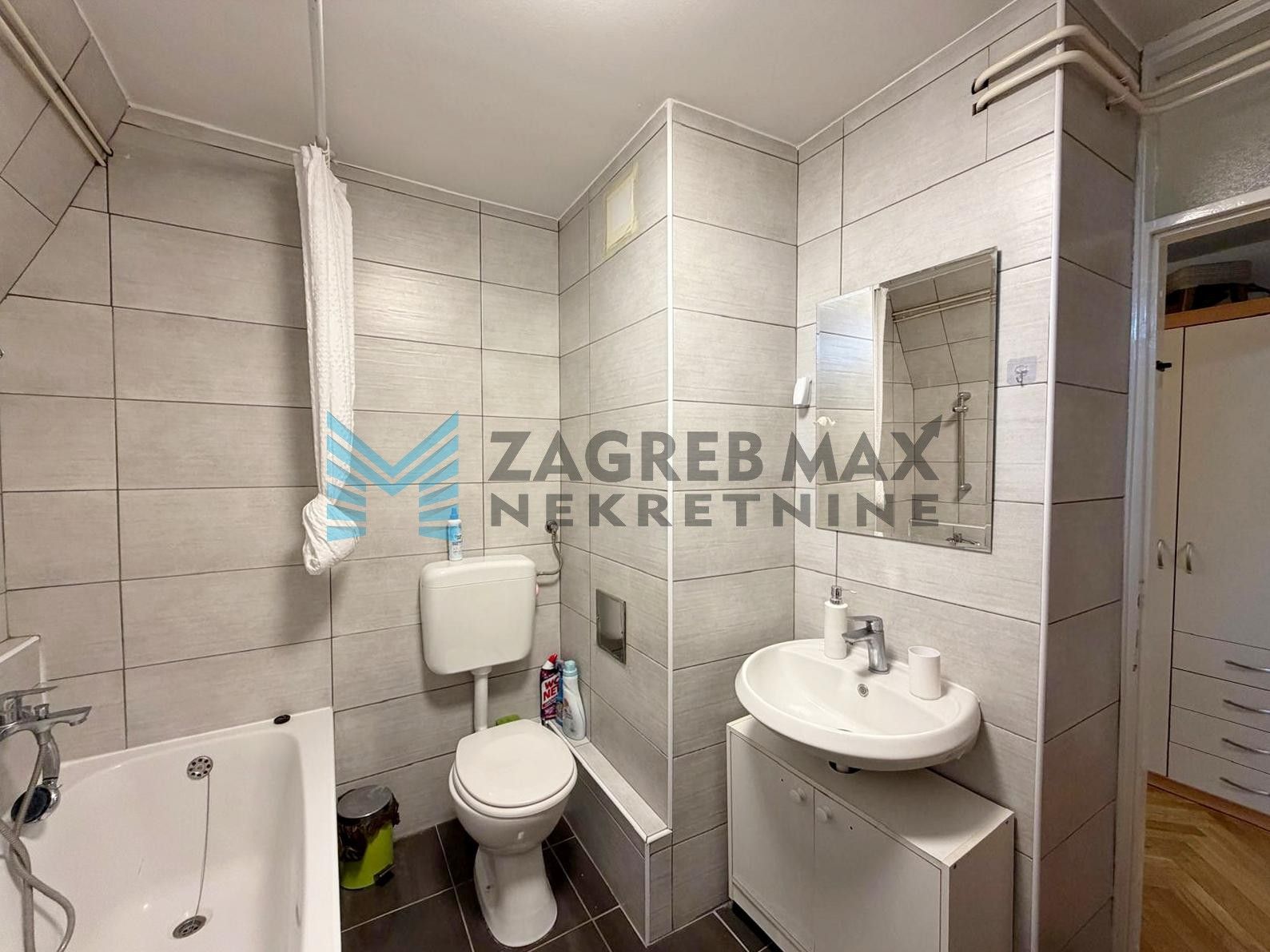 Zagreb - BORONGAJ - B.aerodrom - 2-sobni, lođa, svijetao, spremište