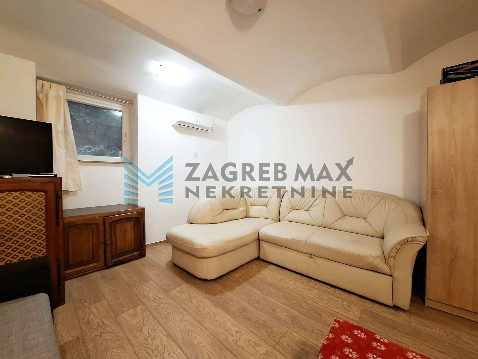 Zagreb - DONJI GRAD - Boškovićeva - 28 m2, adaptiran, dvorište