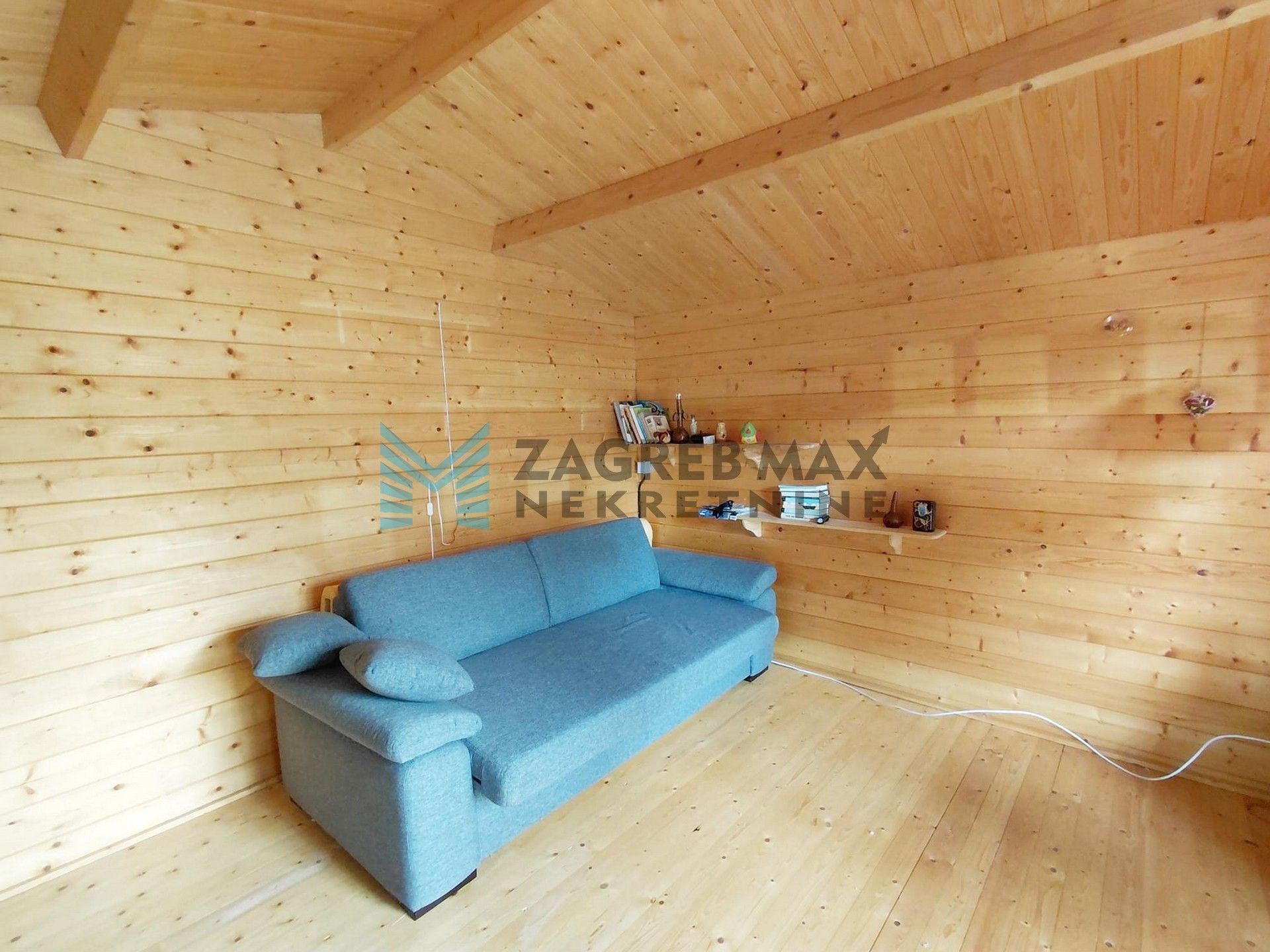 Zagreb - MIHALIĆ SELO - drvena kuća s velikom terasom, solarna energija