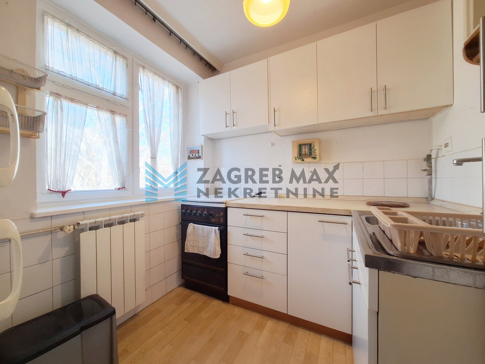 Zagreb - SAVSKI GAJ - Nehruov trg - 38 m2, 2-soban, klima (iznajmljivanje)