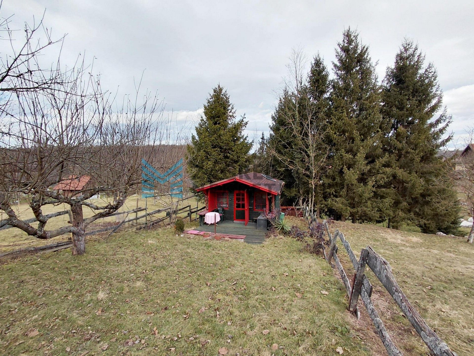 Zagreb - MIHALIĆ SELO - drvena kuća s velikom terasom, solarna energija