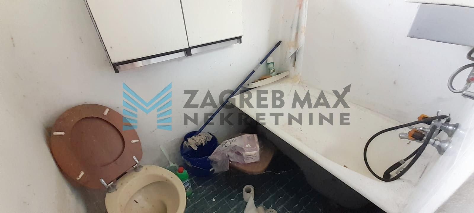 Zagreb - Šarmantna drvena kućica iz 19.st. – mir, priroda i pogled na Lepoglavu