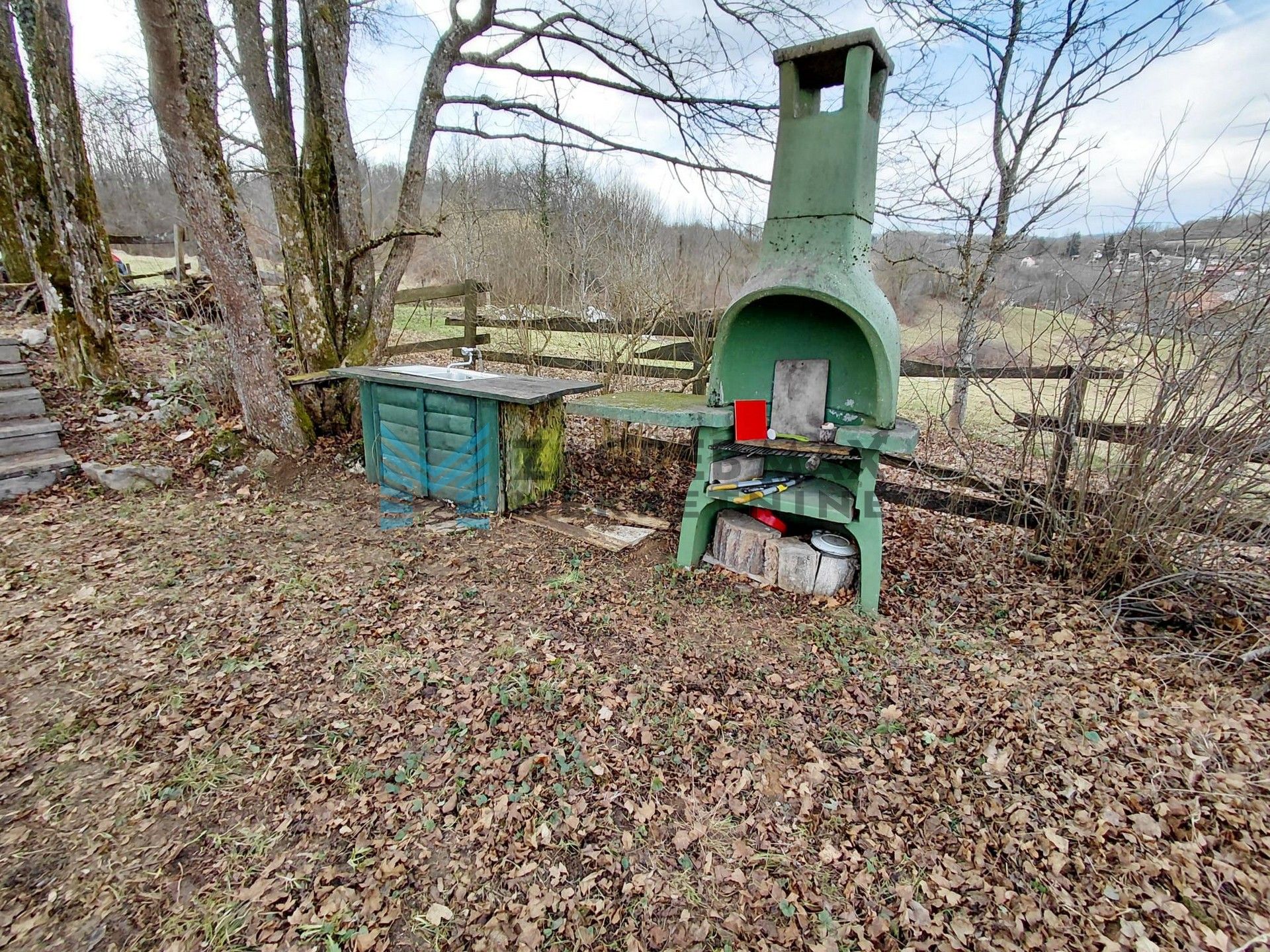 Zagreb - MIHALIĆ SELO - drvena kuća s velikom terasom, solarna energija
