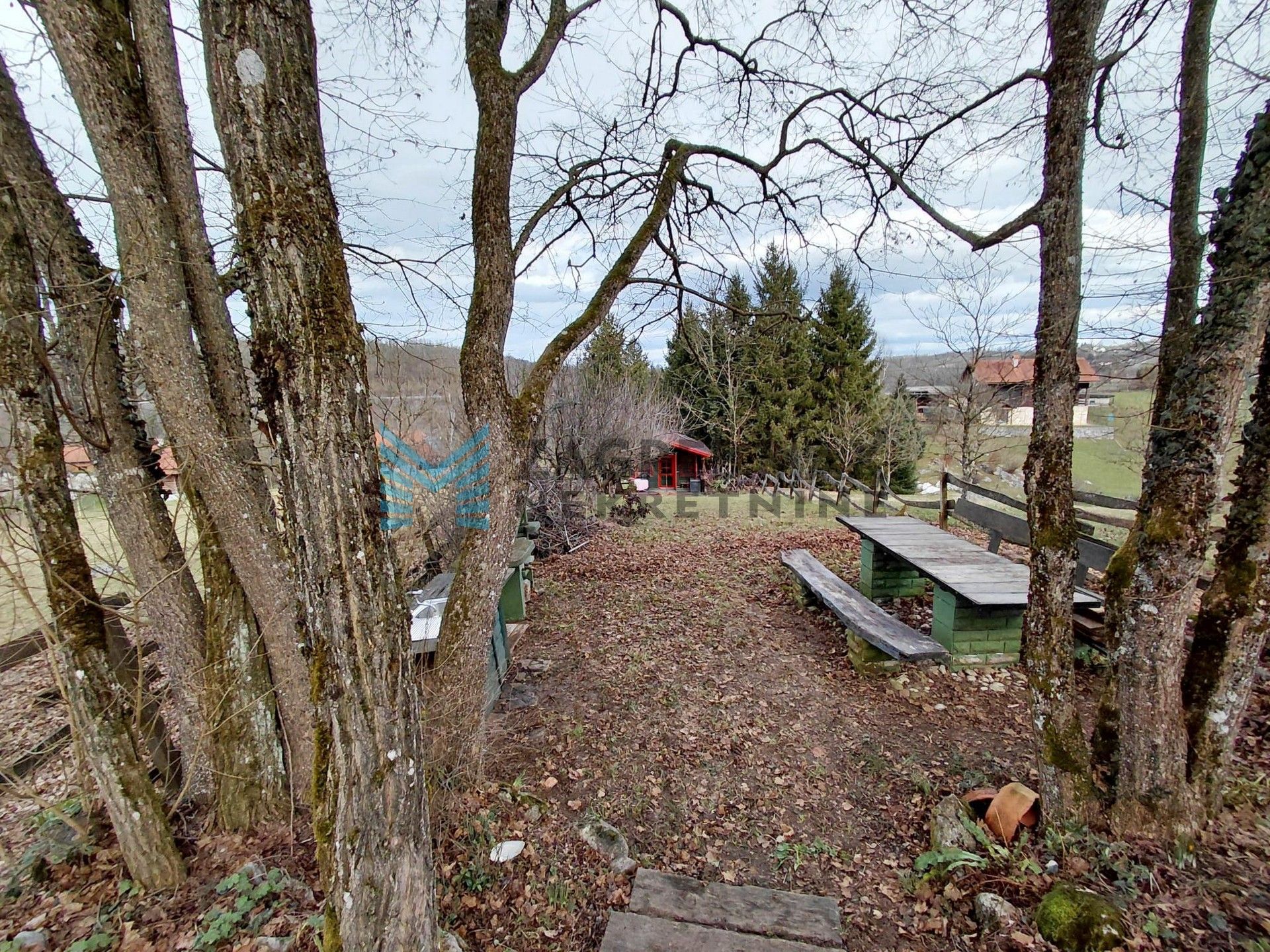 Zagreb - MIHALIĆ SELO - drvena kuća s velikom terasom, solarna energija