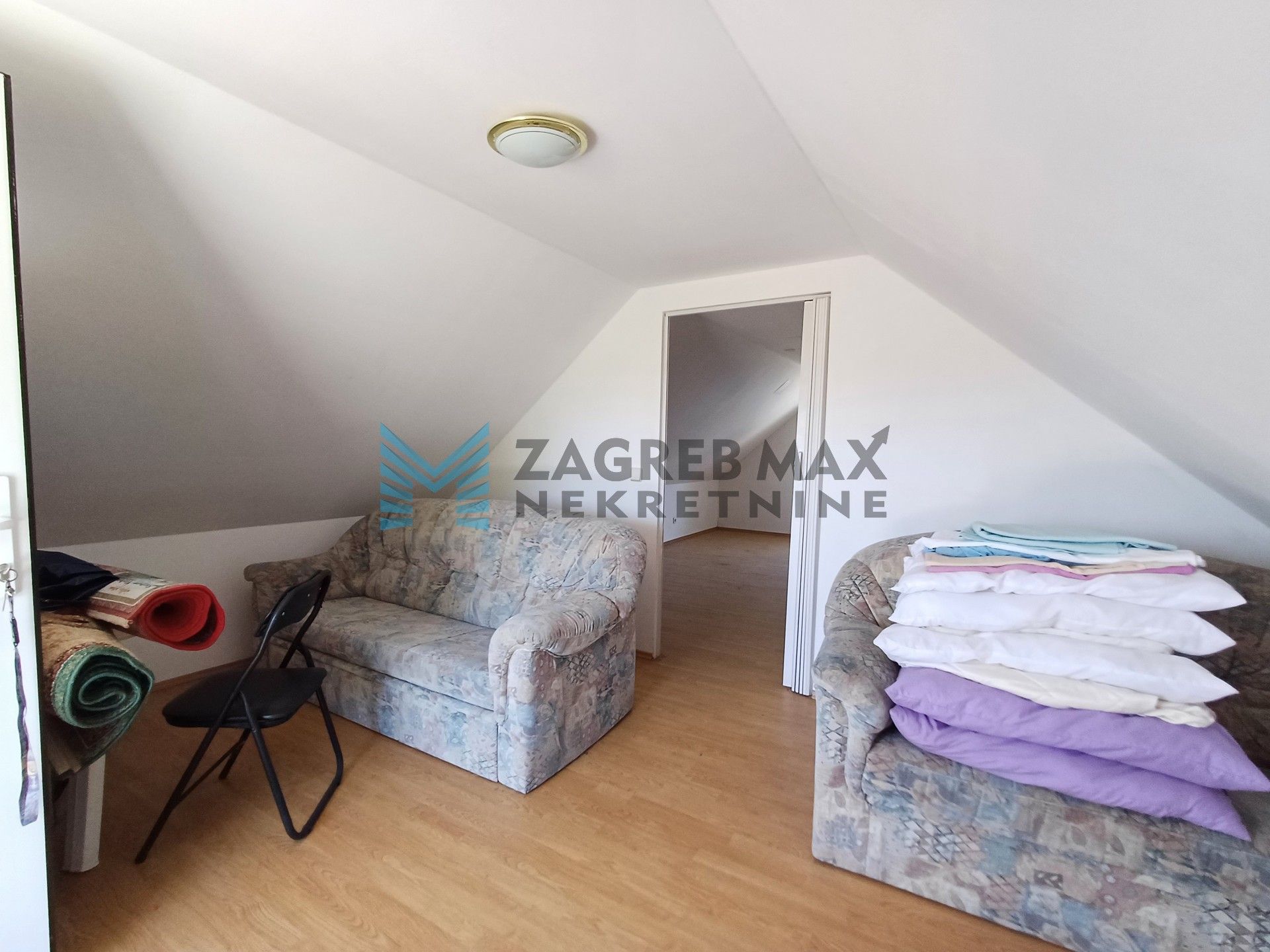 Zagreb - KLOŠTAR IVANIĆ - vikendica za adaptaciju, terasa, dvorište