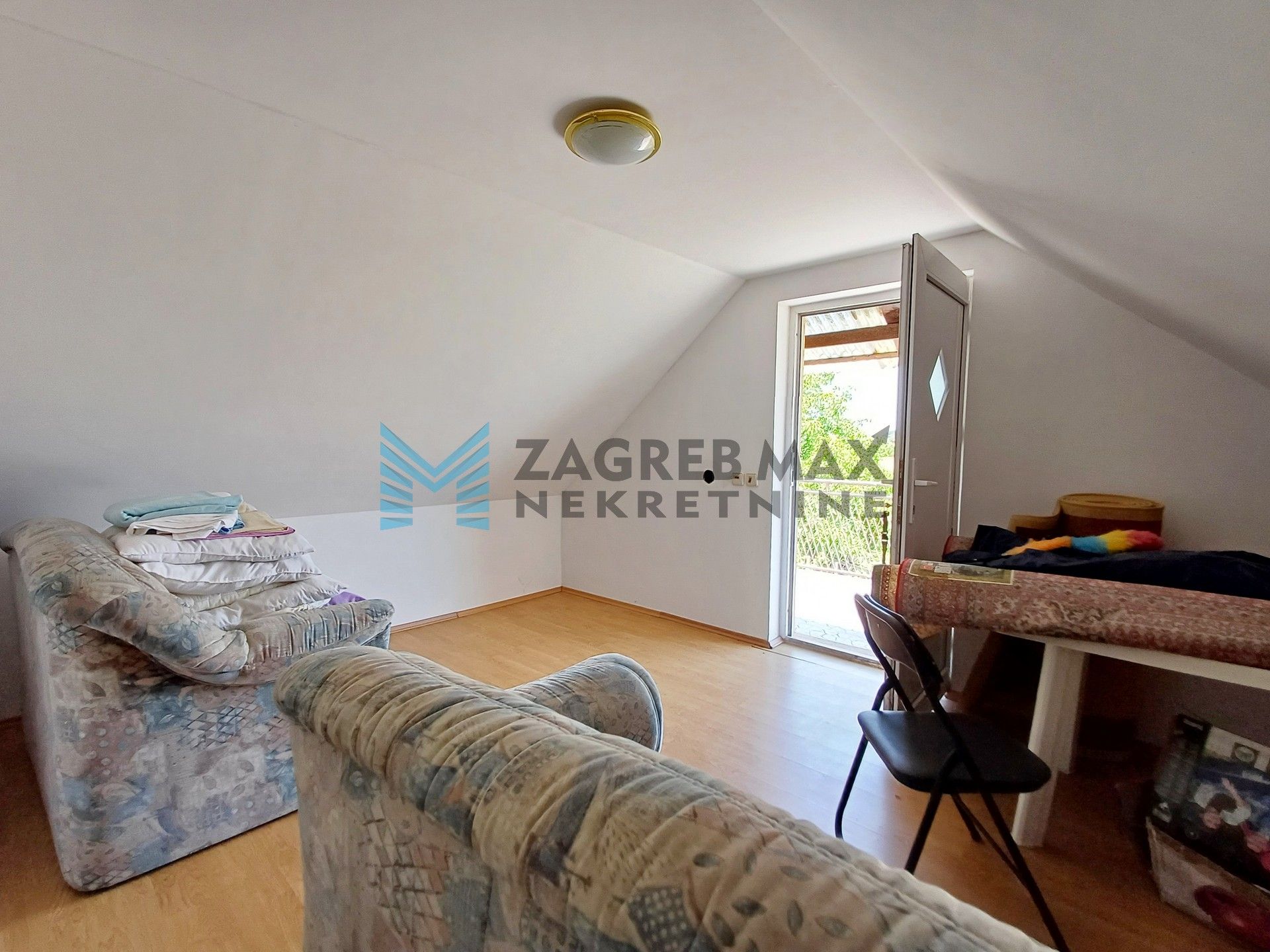 Zagreb - KLOŠTAR IVANIĆ - vikendica za adaptaciju, terasa, dvorište