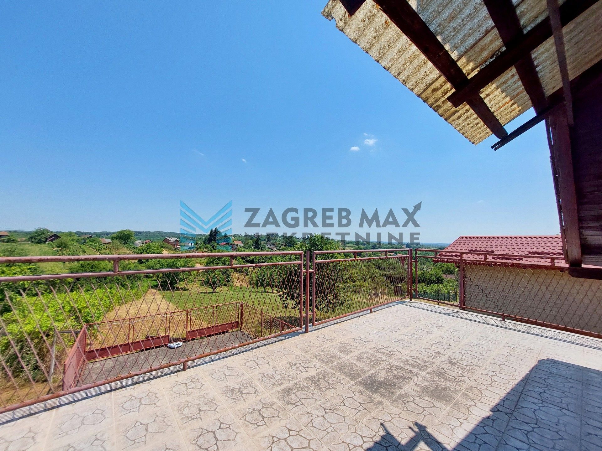 Zagreb - KLOŠTAR IVANIĆ - vikendica za adaptaciju, terasa, dvorište