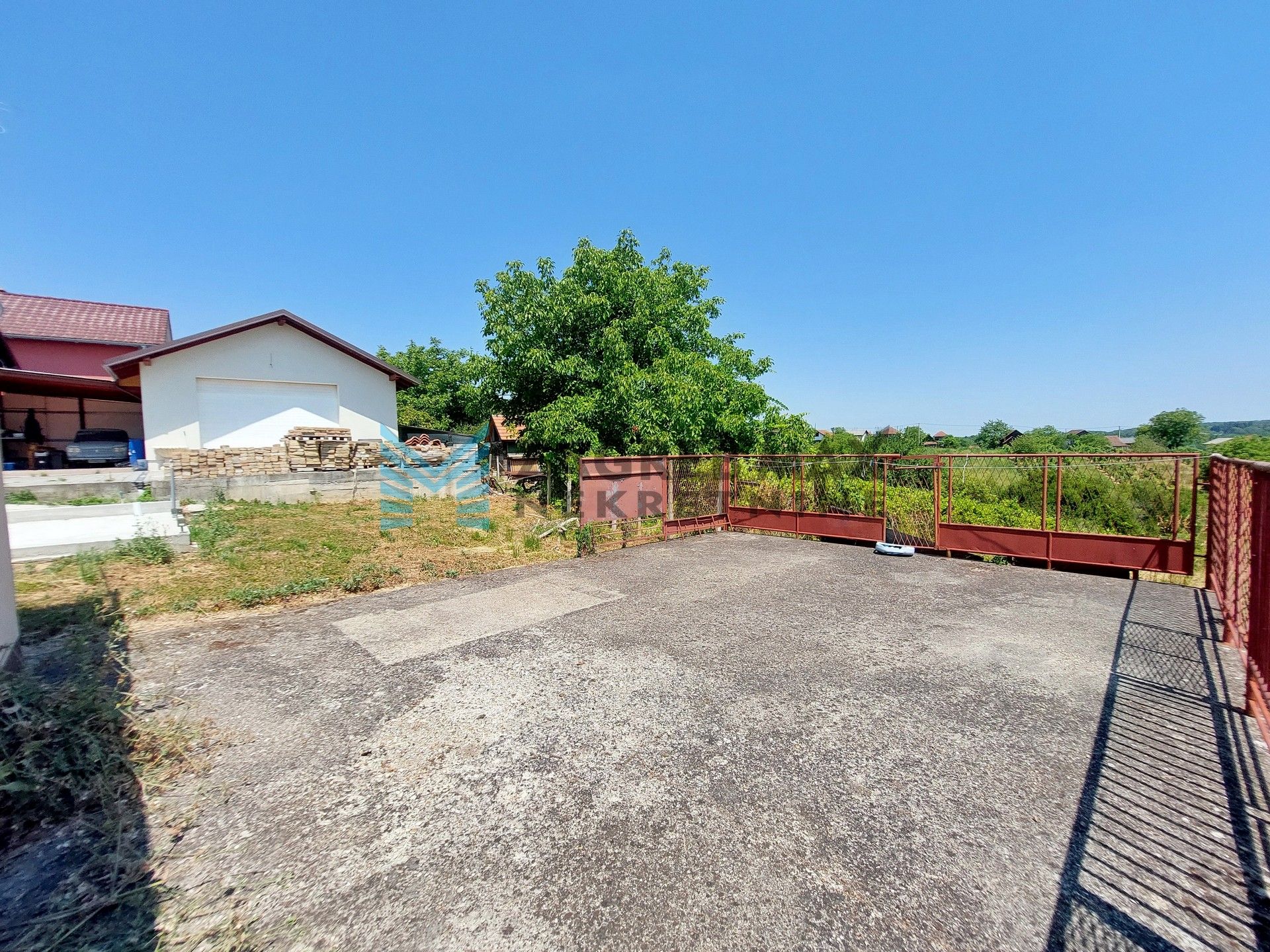 Zagreb - KLOŠTAR IVANIĆ - vikendica za adaptaciju, terasa, dvorište