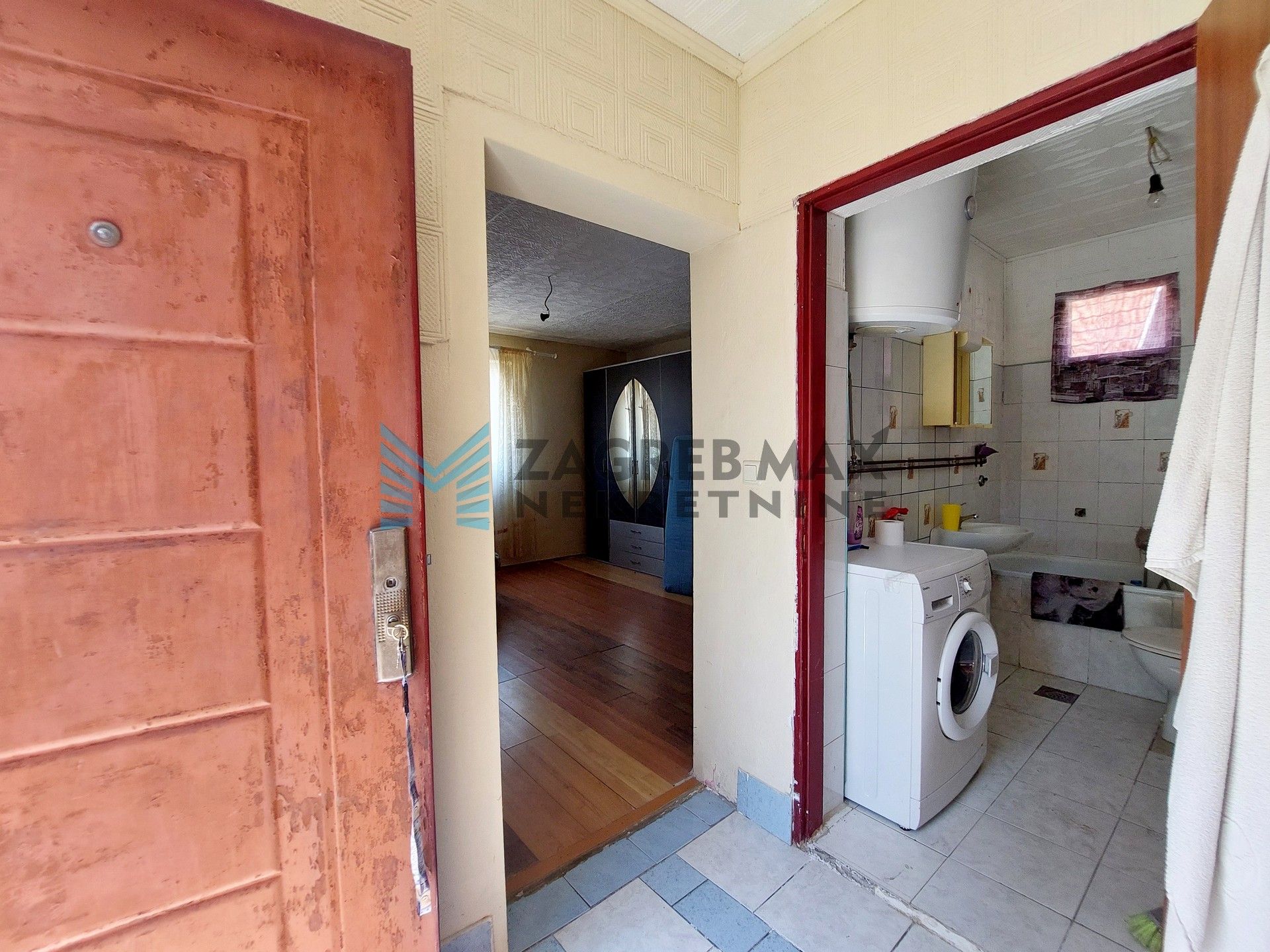 Zagreb - KLOŠTAR IVANIĆ - vikendica za adaptaciju, terasa, dvorište