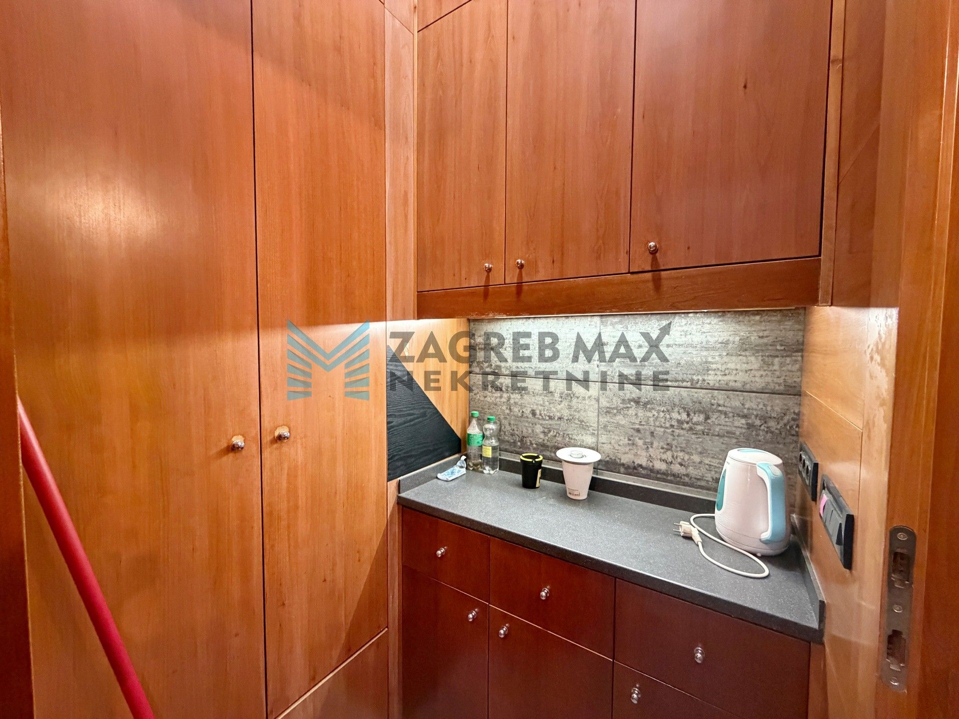 Zagreb - TREŠNJEVKA - Grahorova - najam, poslovni prostor, parking