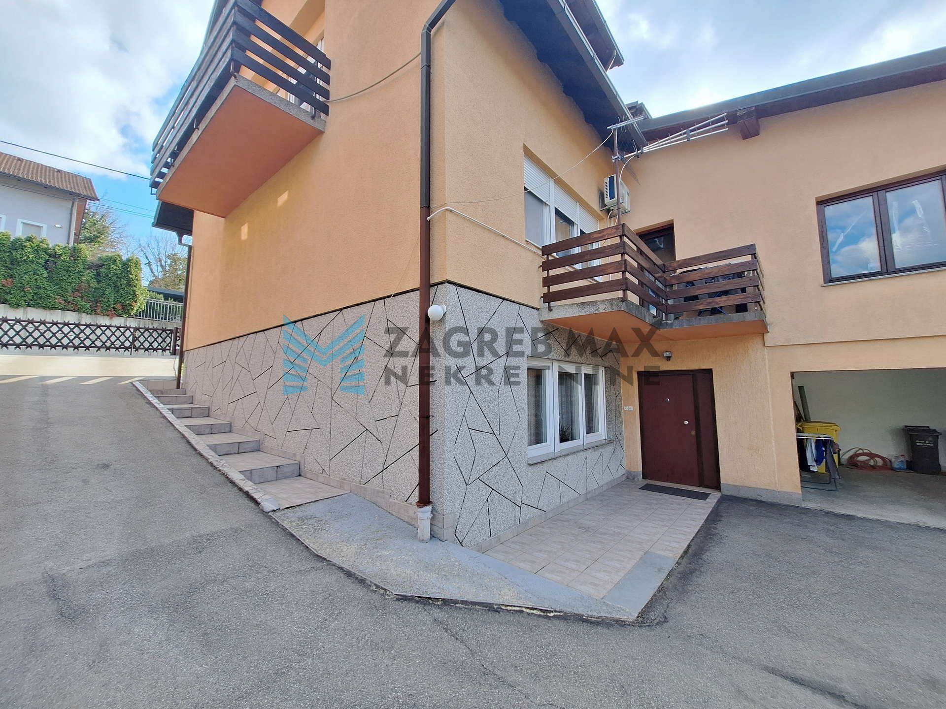 Zagreb - GRAČANI – kuća s 4 stana i pogledom na Sljeme