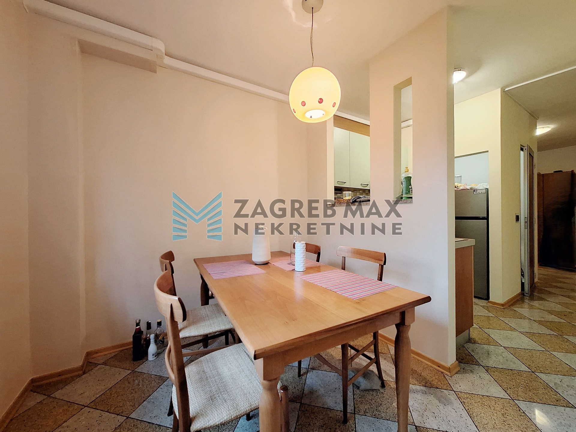 Zagreb - JARUN - S.Lj.Vojvode - 4-sobni, održavan, garaža, lift