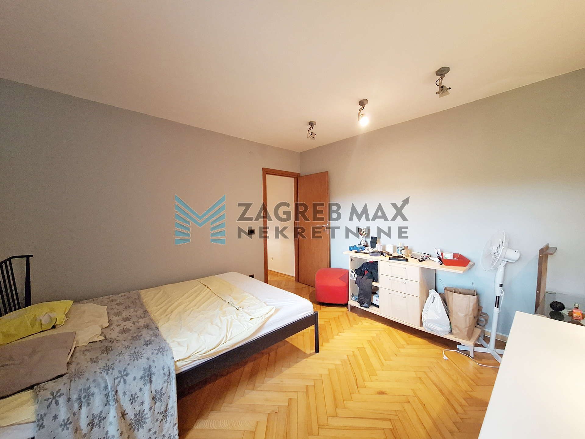 Zagreb - JARUN - S.Lj.Vojvode - 4-sobni, održavan, garaža, lift