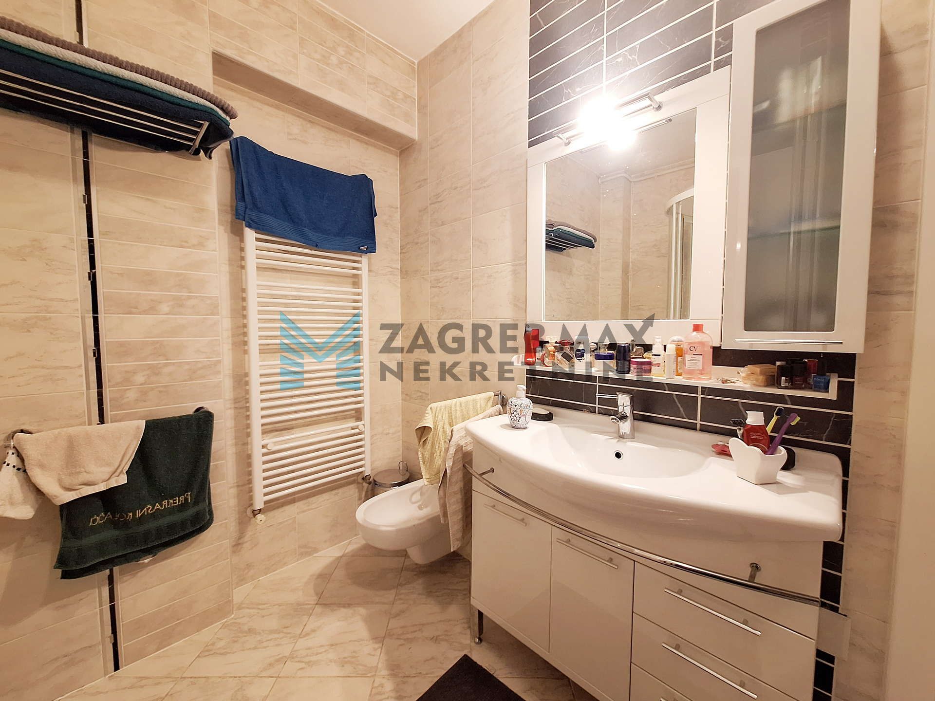 Zagreb - PERJAVICA - Gospodska - svijetao, prostrani 4-sobni s terasom, VPM