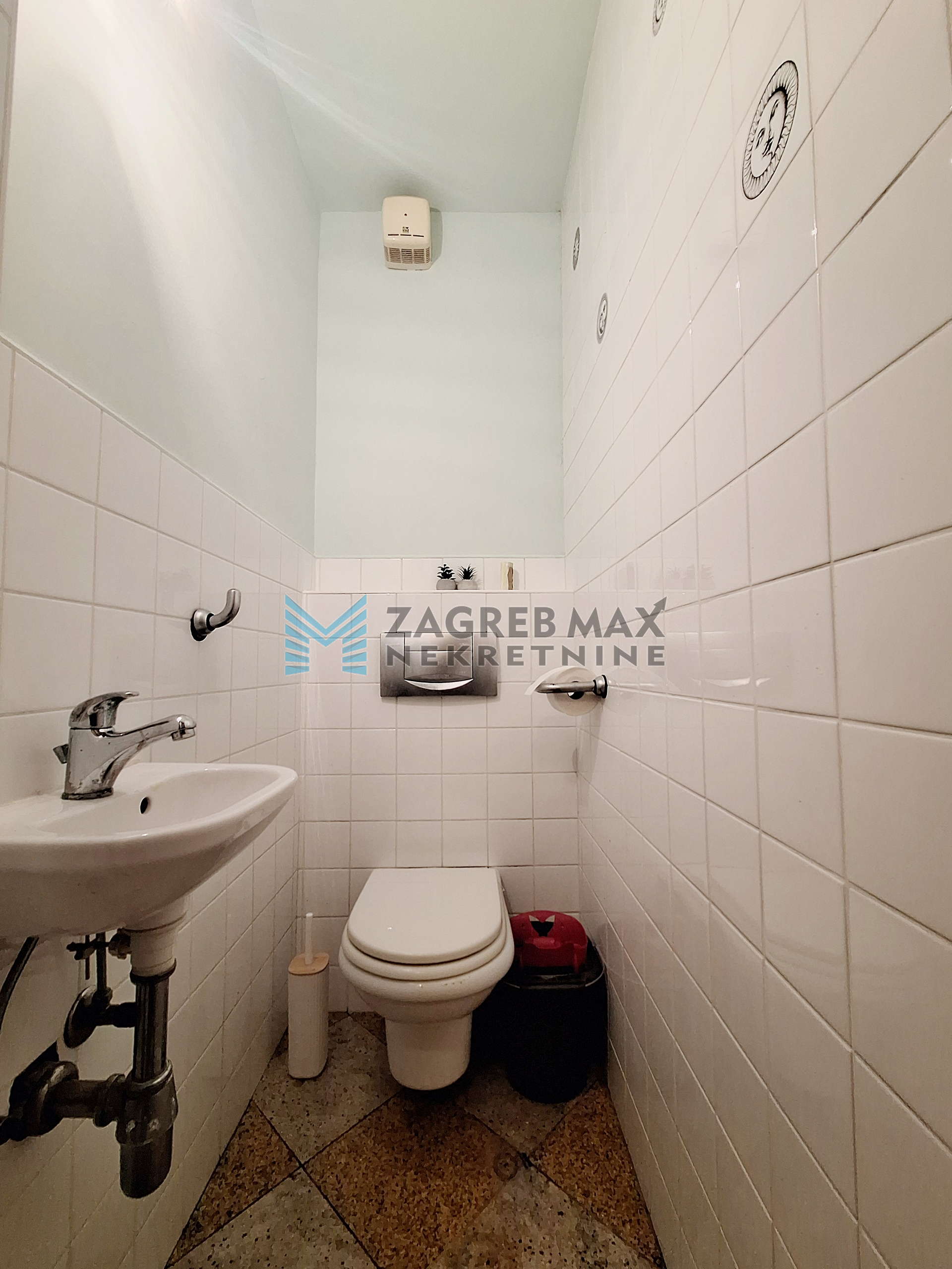 Zagreb - JARUN - S.Lj.Vojvode - 4-sobni, održavan, garaža, lift