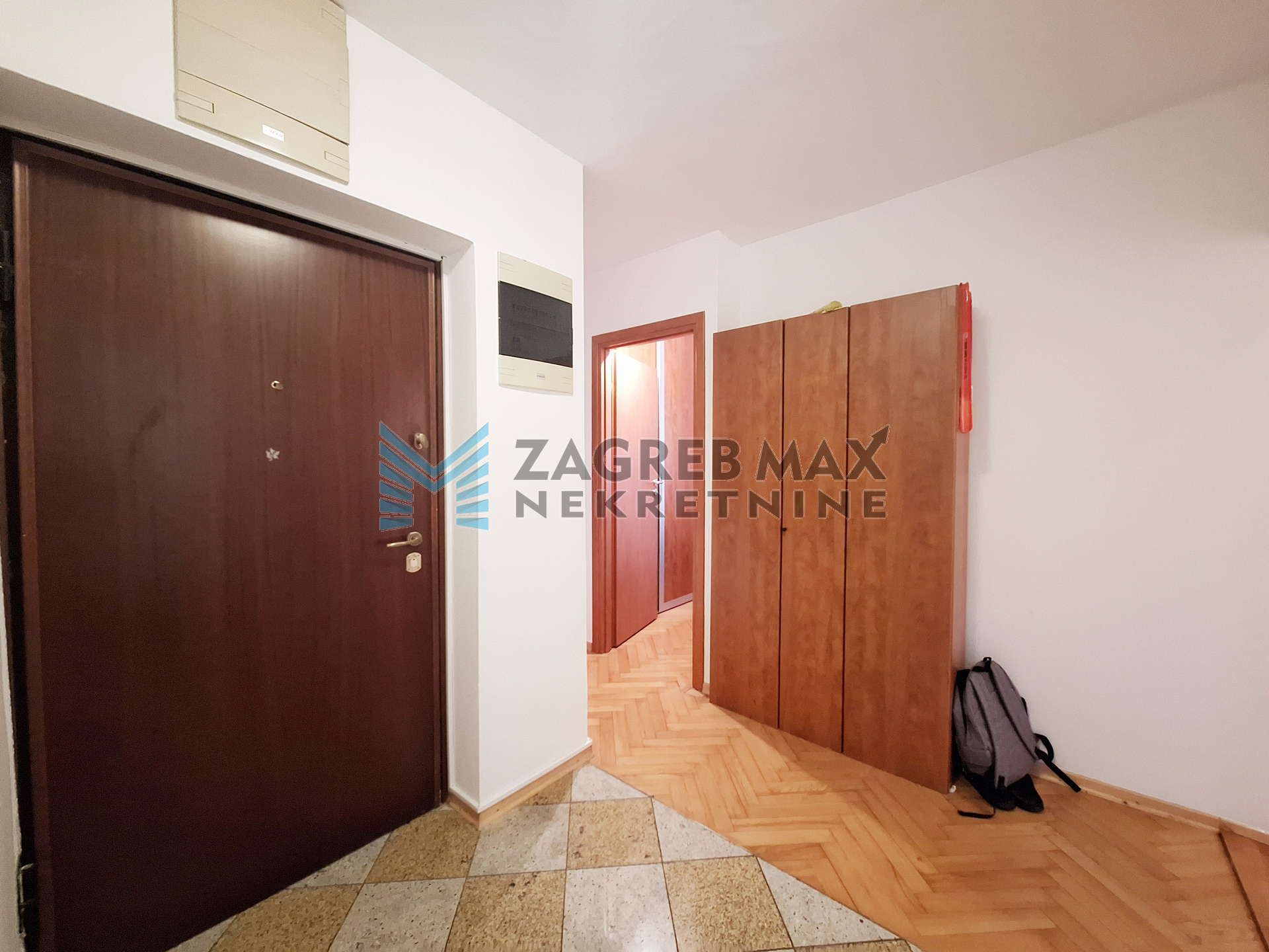 Zagreb - JARUN - S.Lj.Vojvode - 4-sobni, održavan, garaža, lift