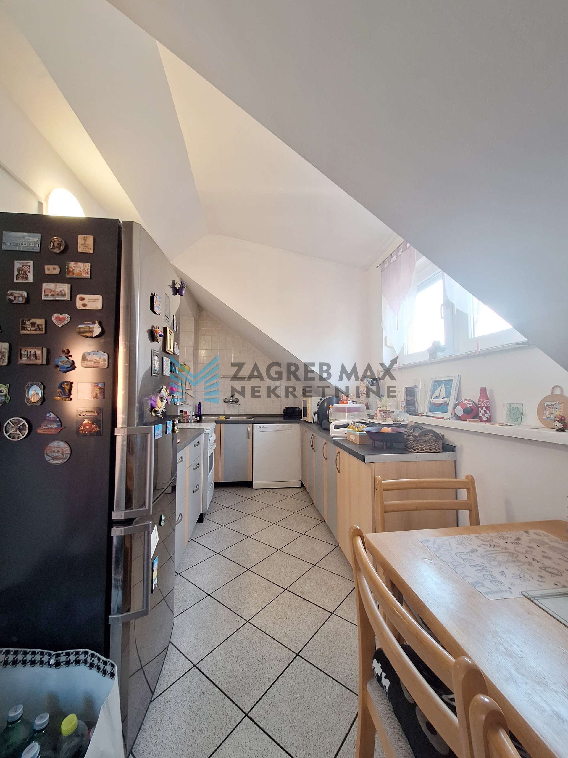 Zagreb - GRAČANI – kuća s 4 stana i pogledom na Sljeme