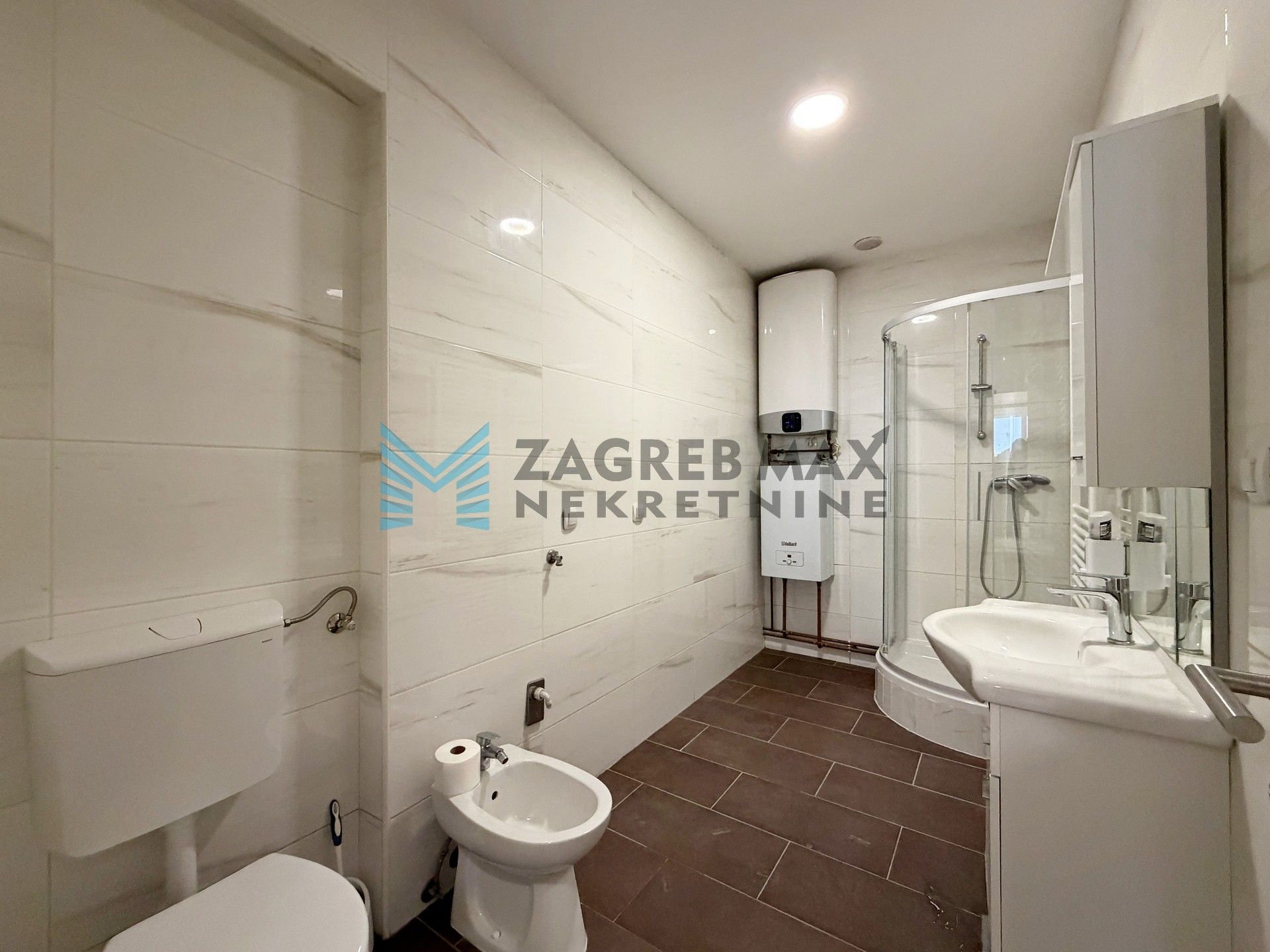 Zagreb - MAKSIMIR - Petrova - 4-sobni, svijetao, parking