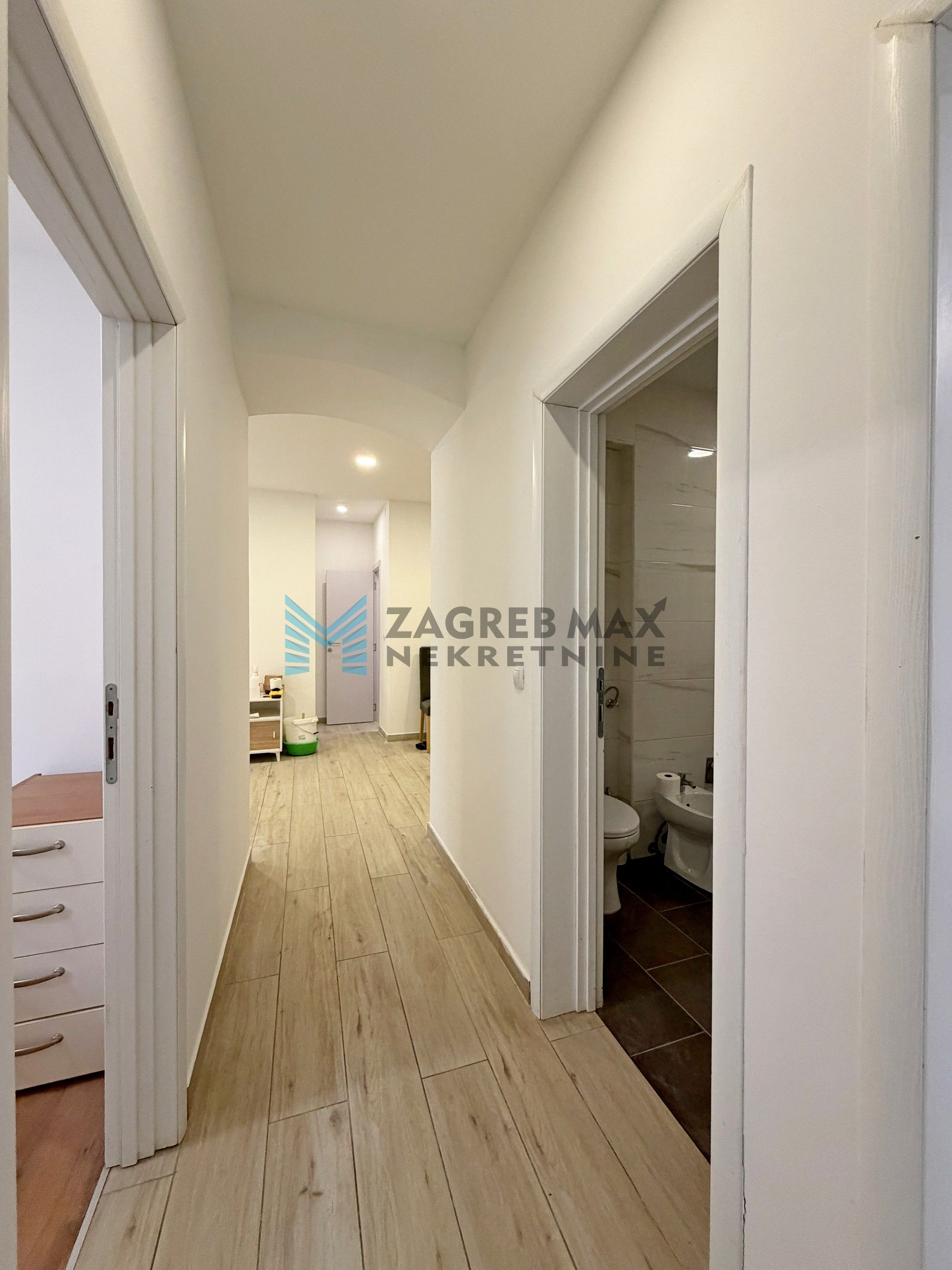 Zagreb - MAKSIMIR - Petrova - 4-sobni, svijetao, parking