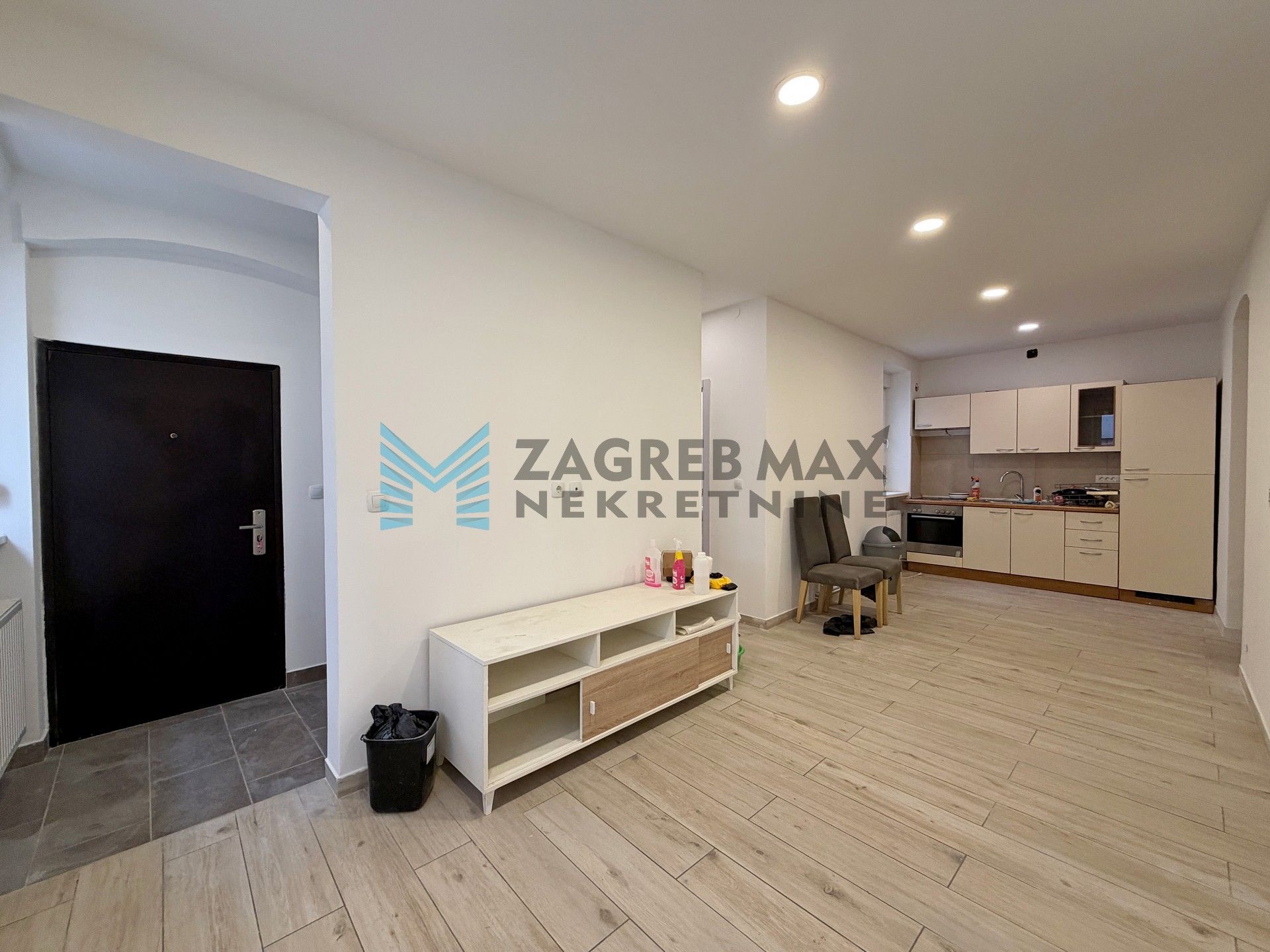 Zagreb - MAKSIMIR - Petrova - 4-sobni, svijetao, parking