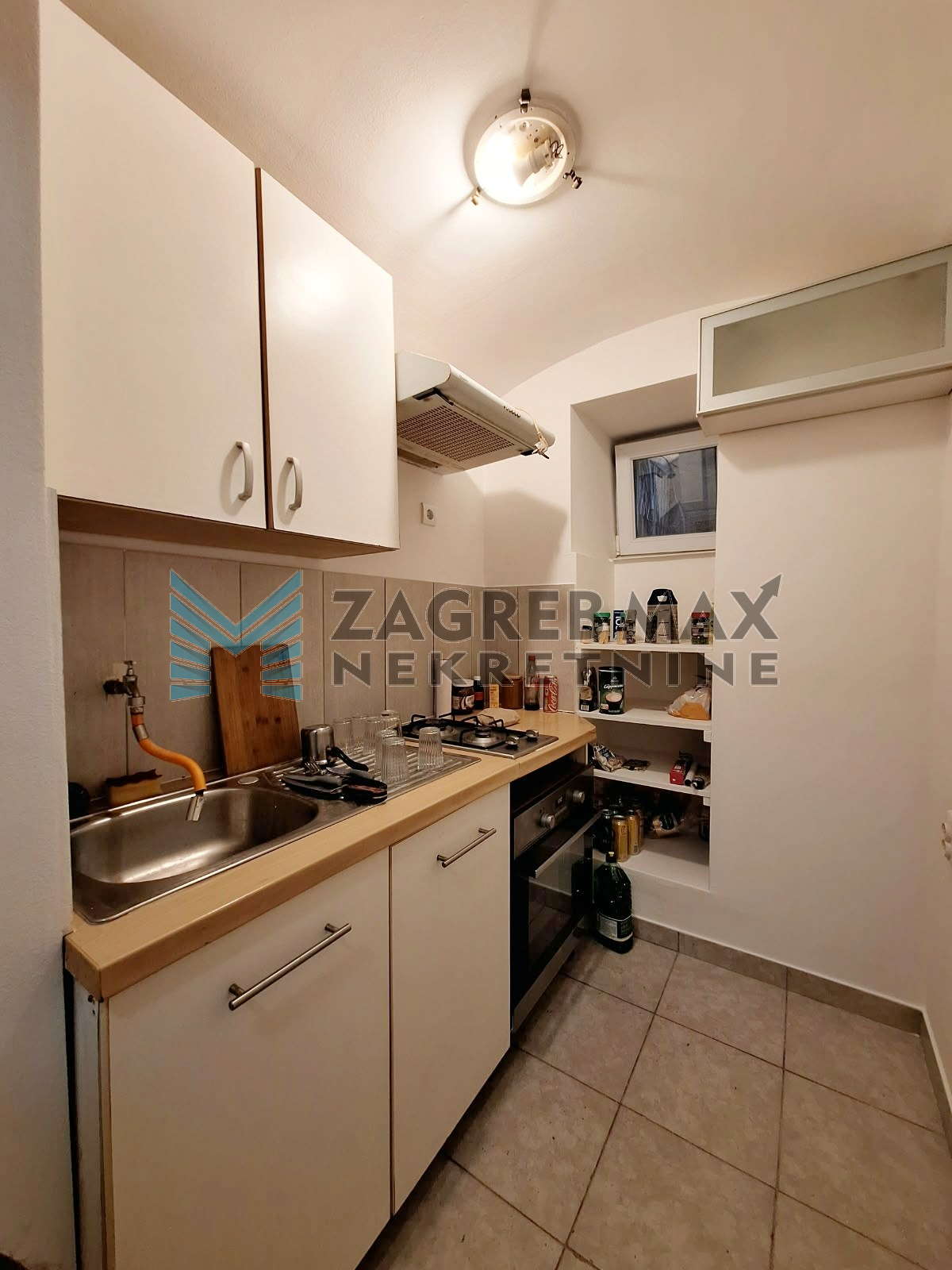 Zagreb - DONJI GRAD - Boškovićeva - 28 m2, adaptiran, dvorište