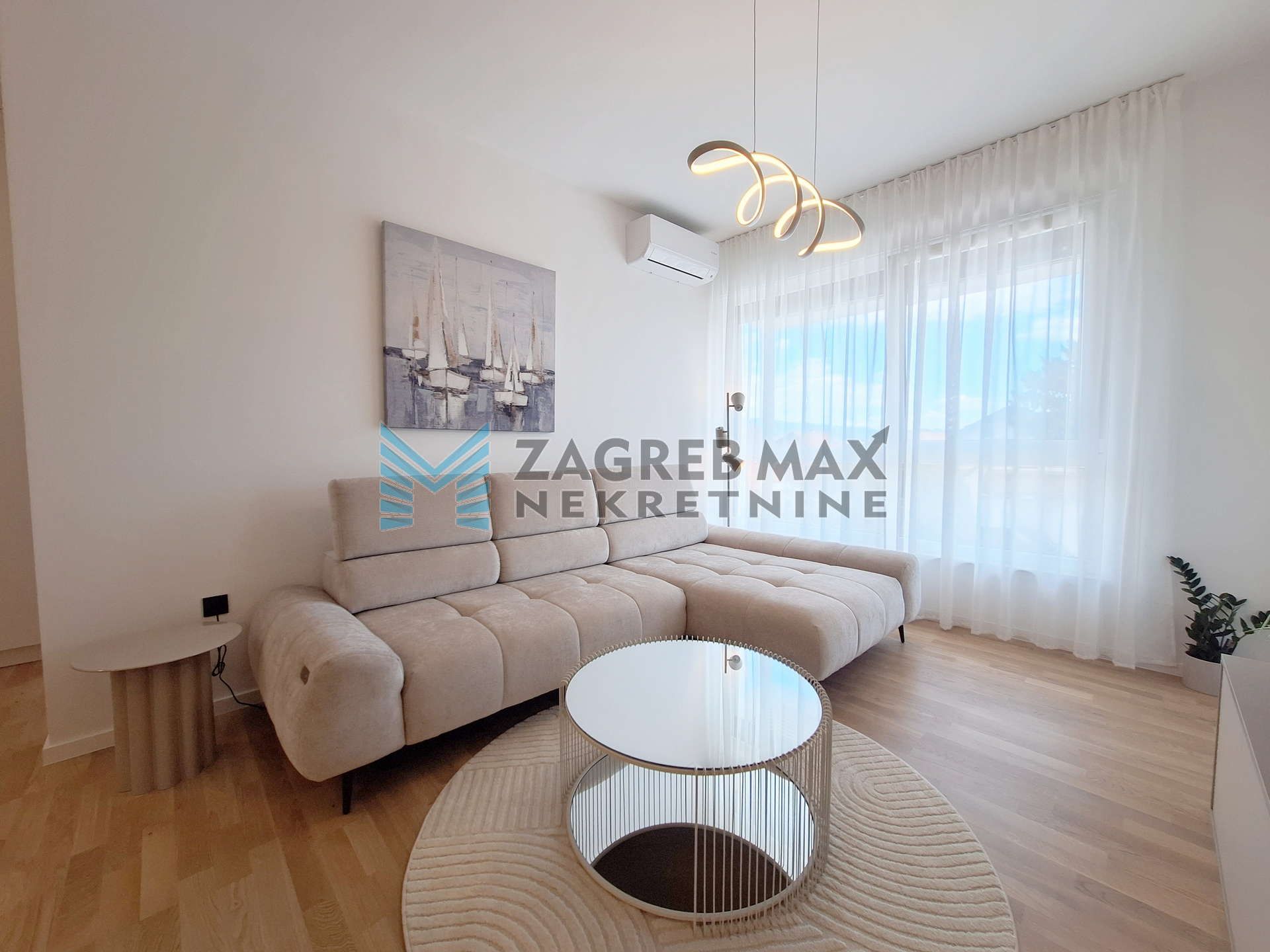 Zagreb - PREMIUM NAJAM ZA MANAGERE - Arena - 2 parkinga - loggia - S2